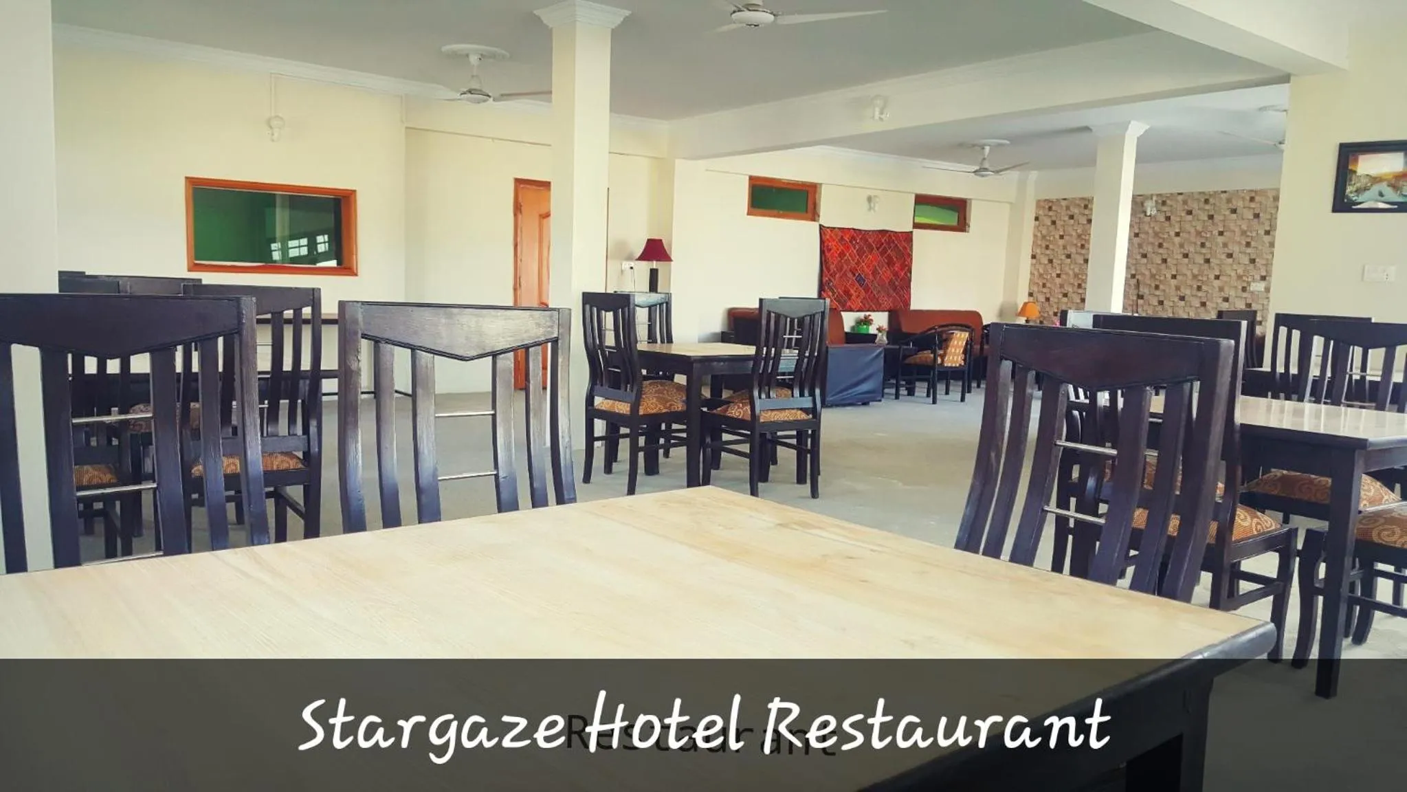 Restaurant/places to eat in Stargaze Hotel & Apartment