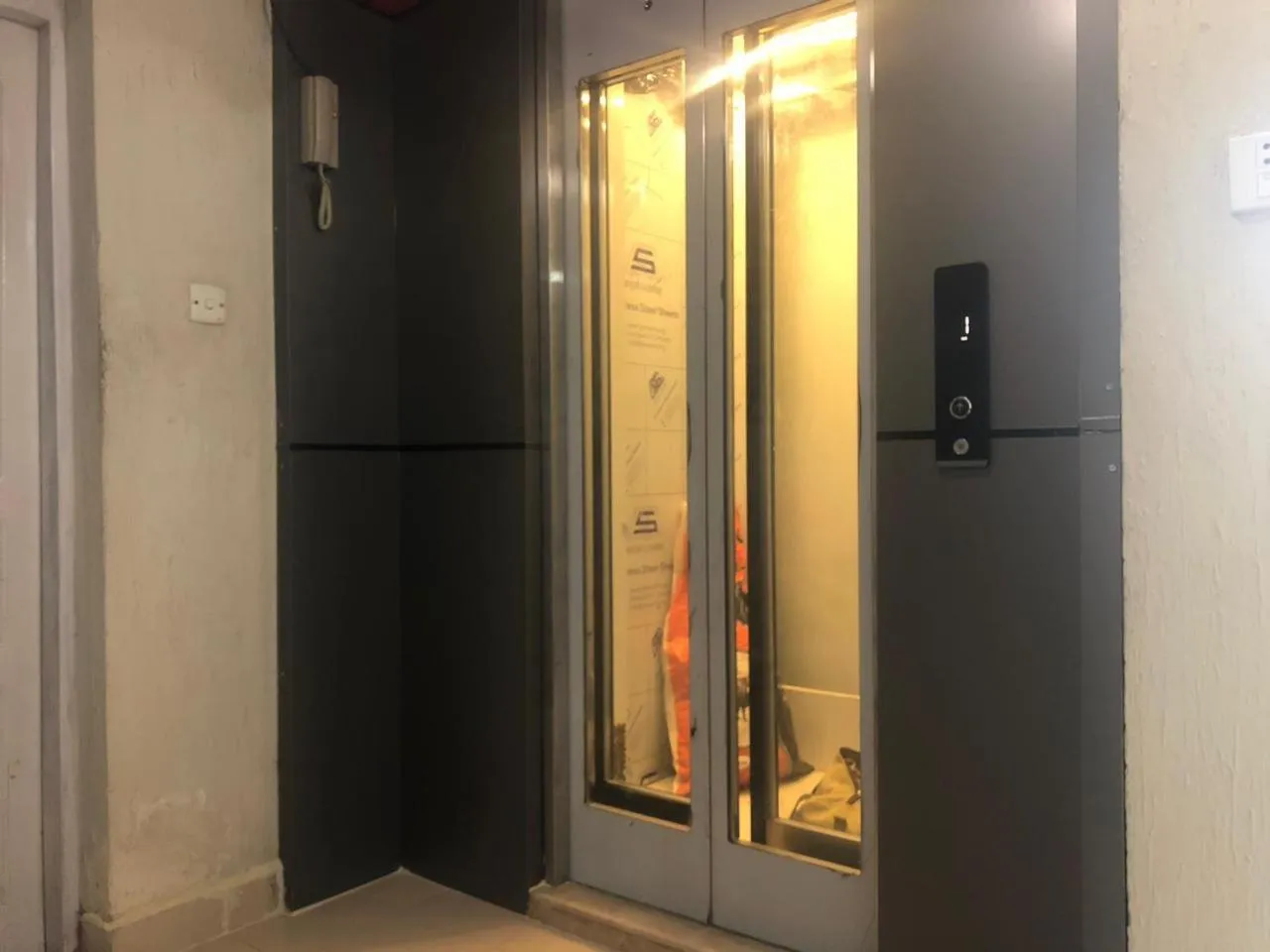elevator in Stargaze Hotel & Apartment