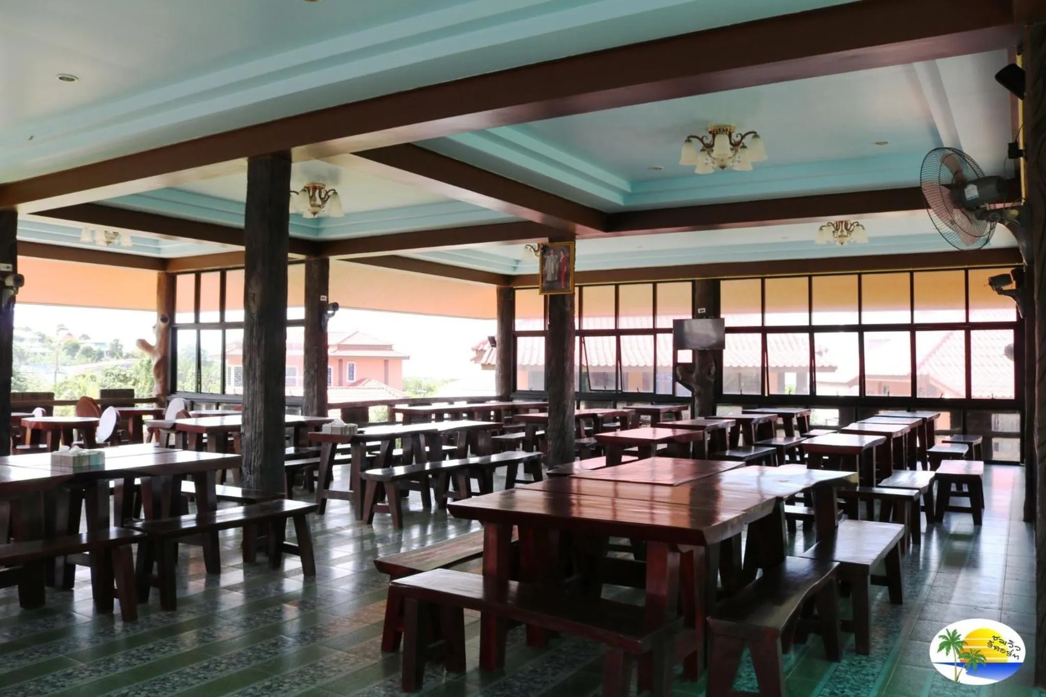 Restaurant/places to eat in Chomview Resort