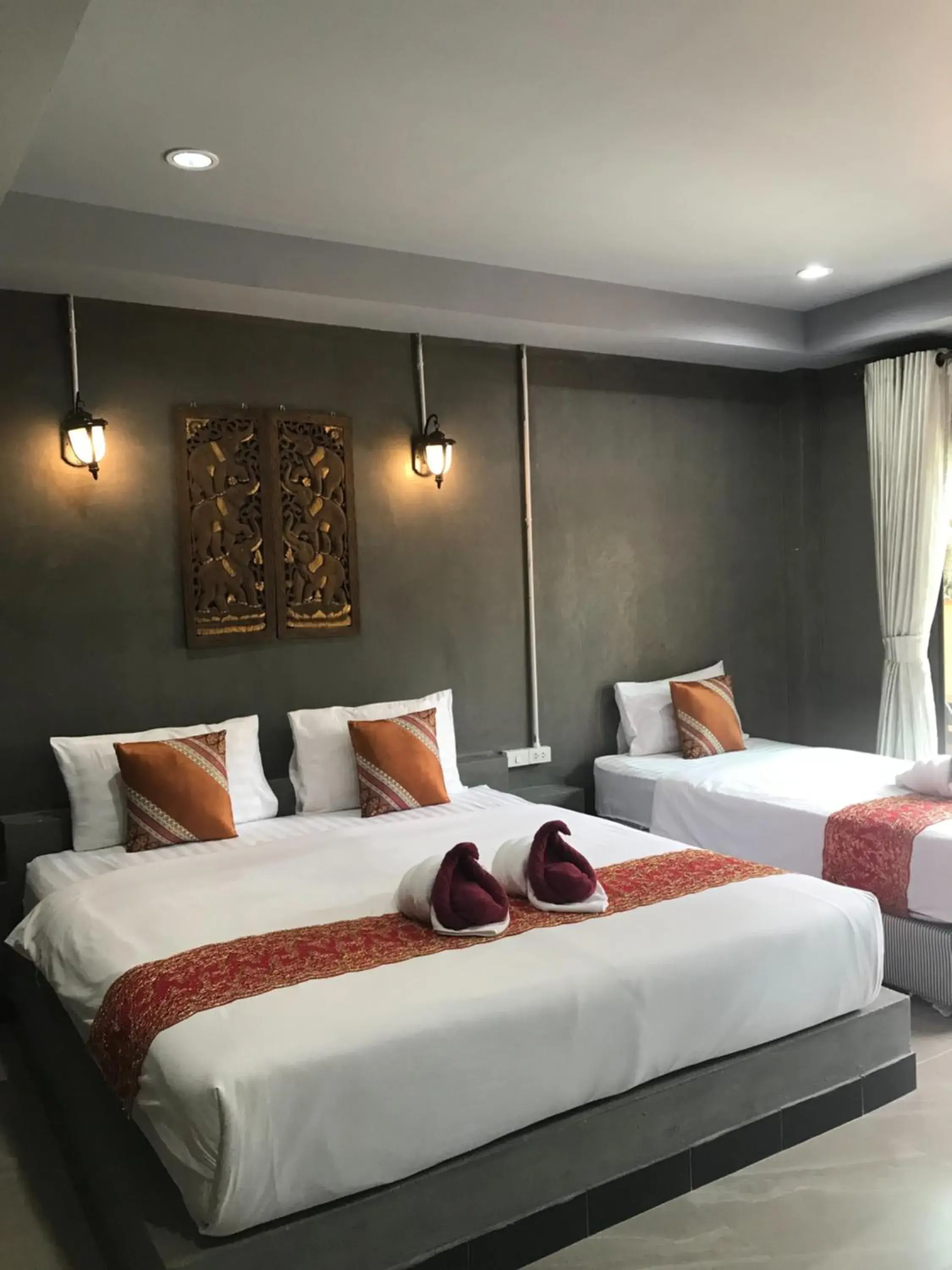 Triple Room in Chomview Resort Triple Room in Chomview Resort