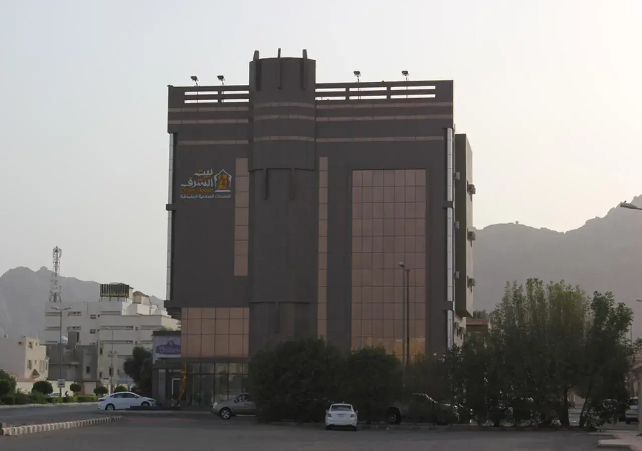 Property building in Orient House Property building in Orient House