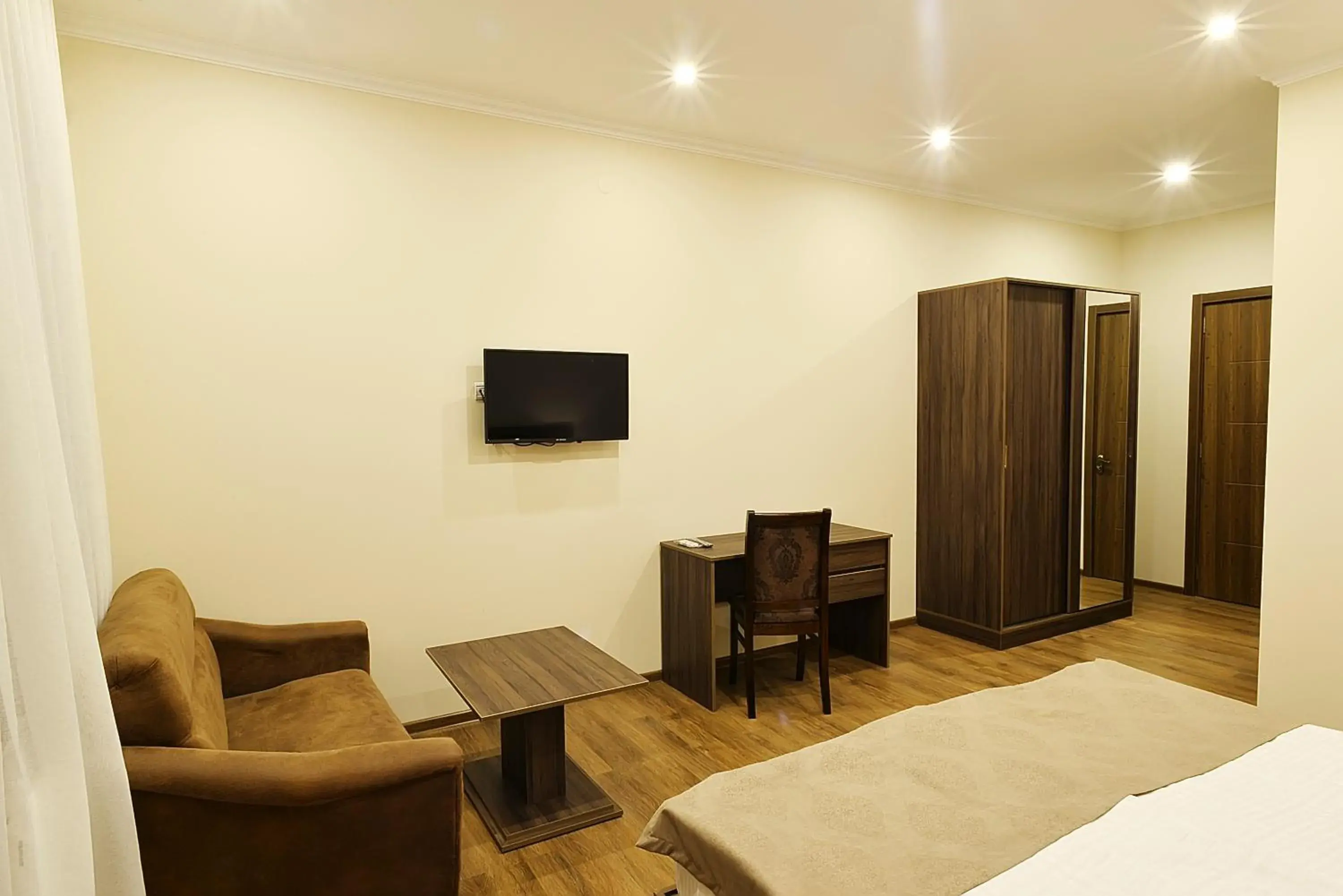 Superior King Room in MGK Hotel Superior King Room in MGK Hotel