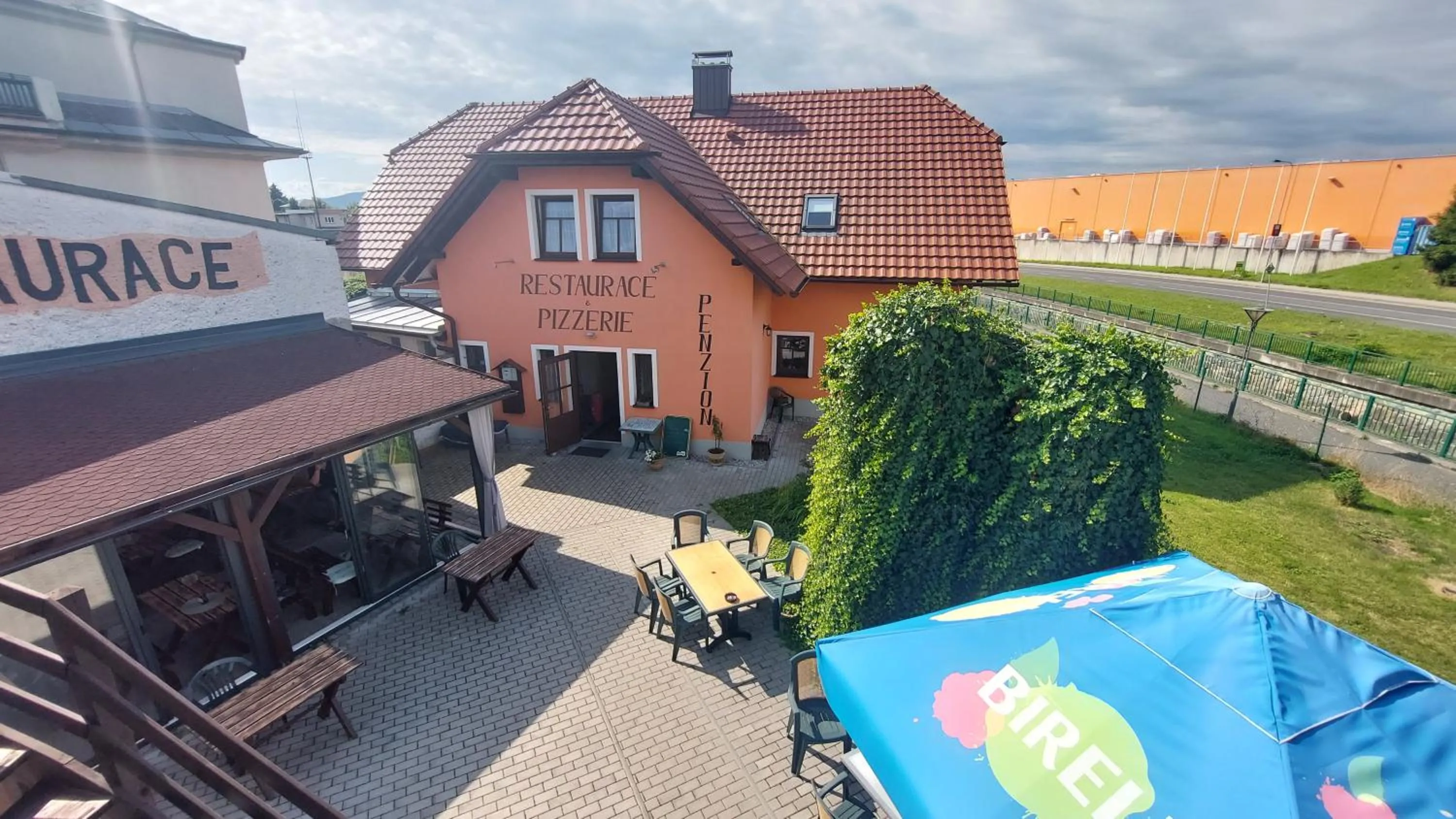 Penzion a restaurace U Strnada