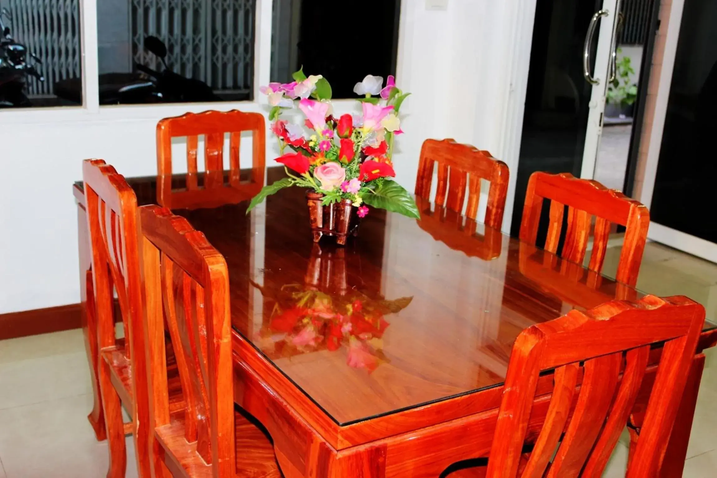 Restaurant/places to eat in Home Base Hostel Restaurant/places to eat in Home Base Hostel