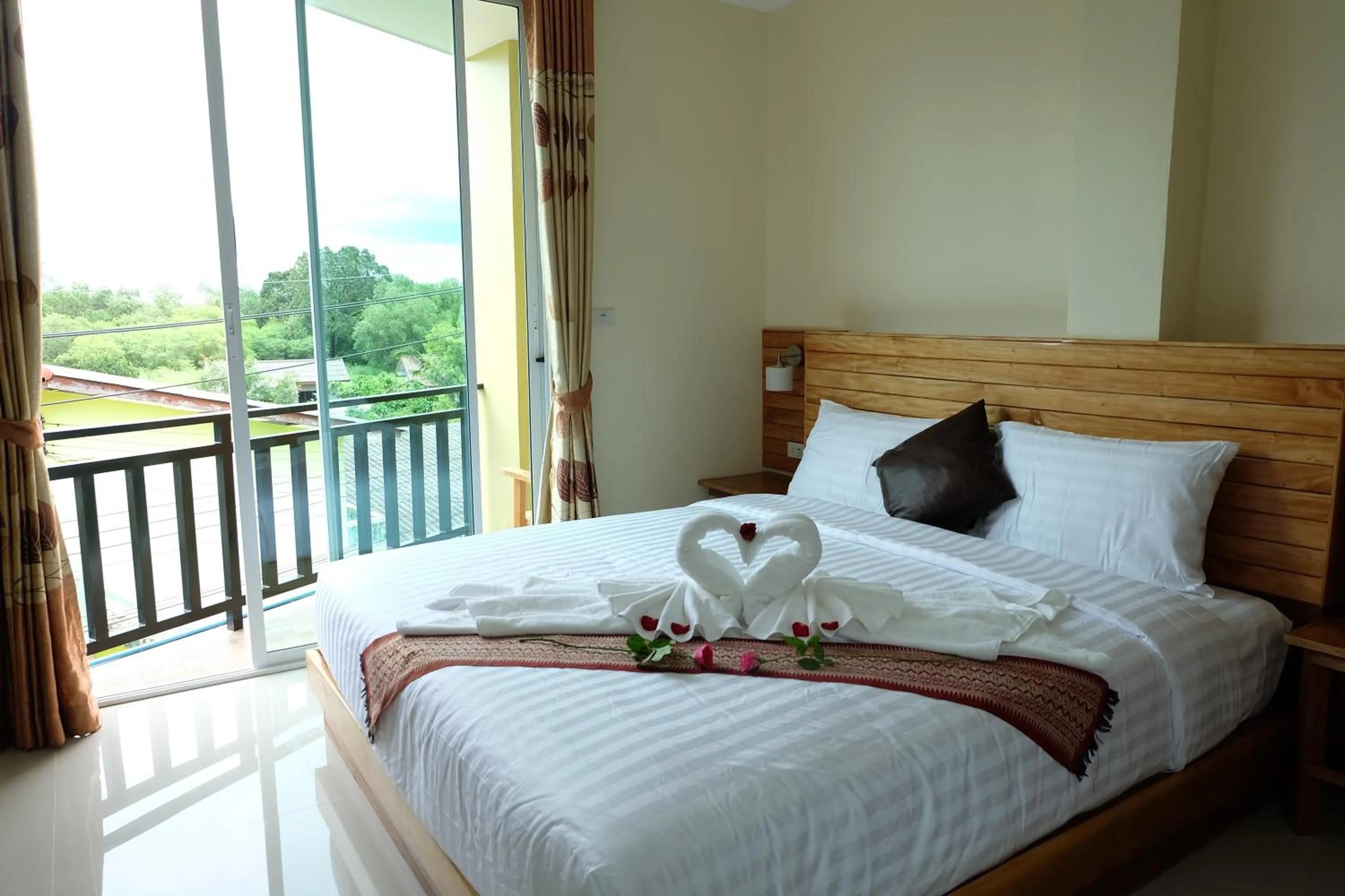 Balcony/Terrace, Bed in Chatin Guesthouse