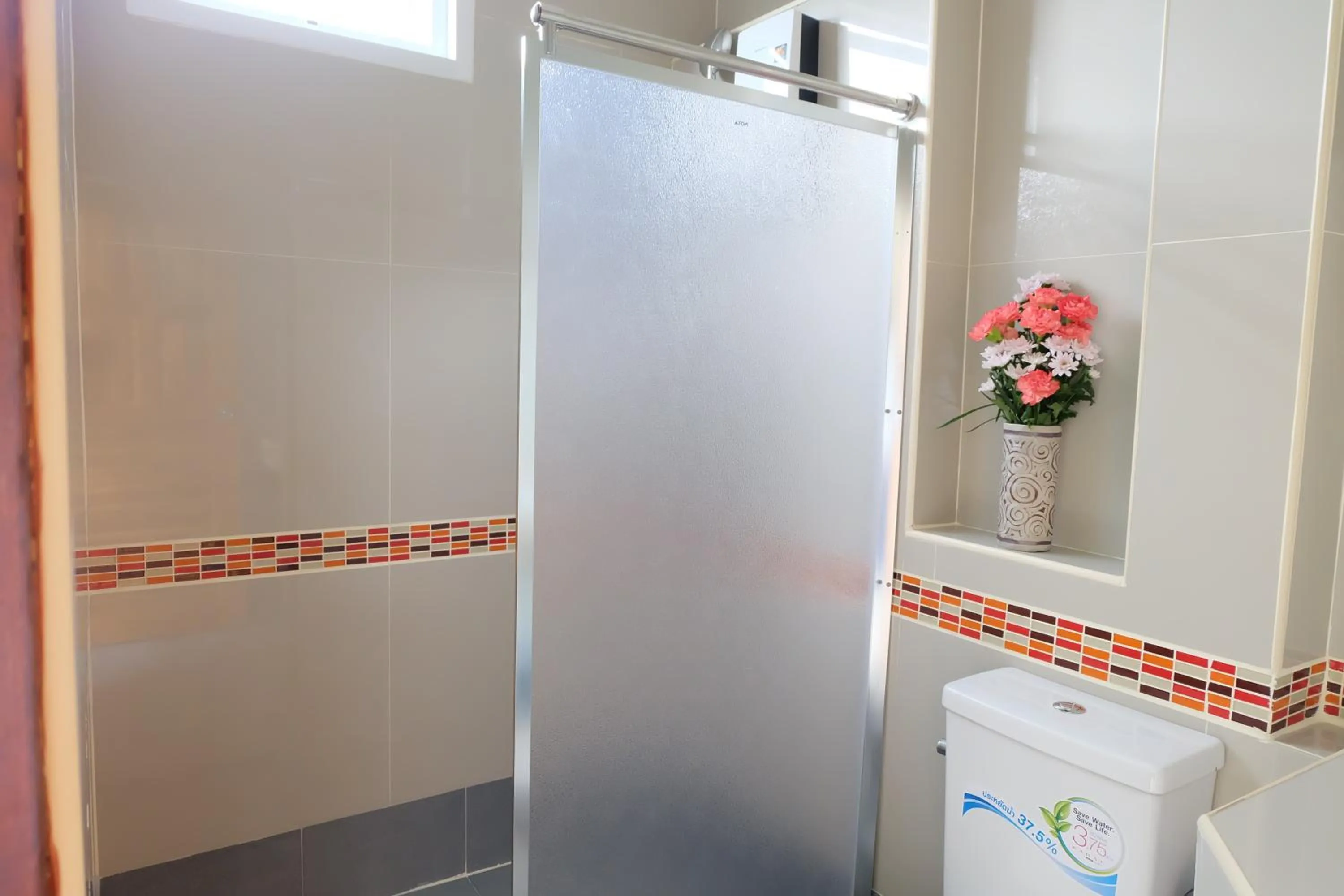 Shower in Chatin Guesthouse