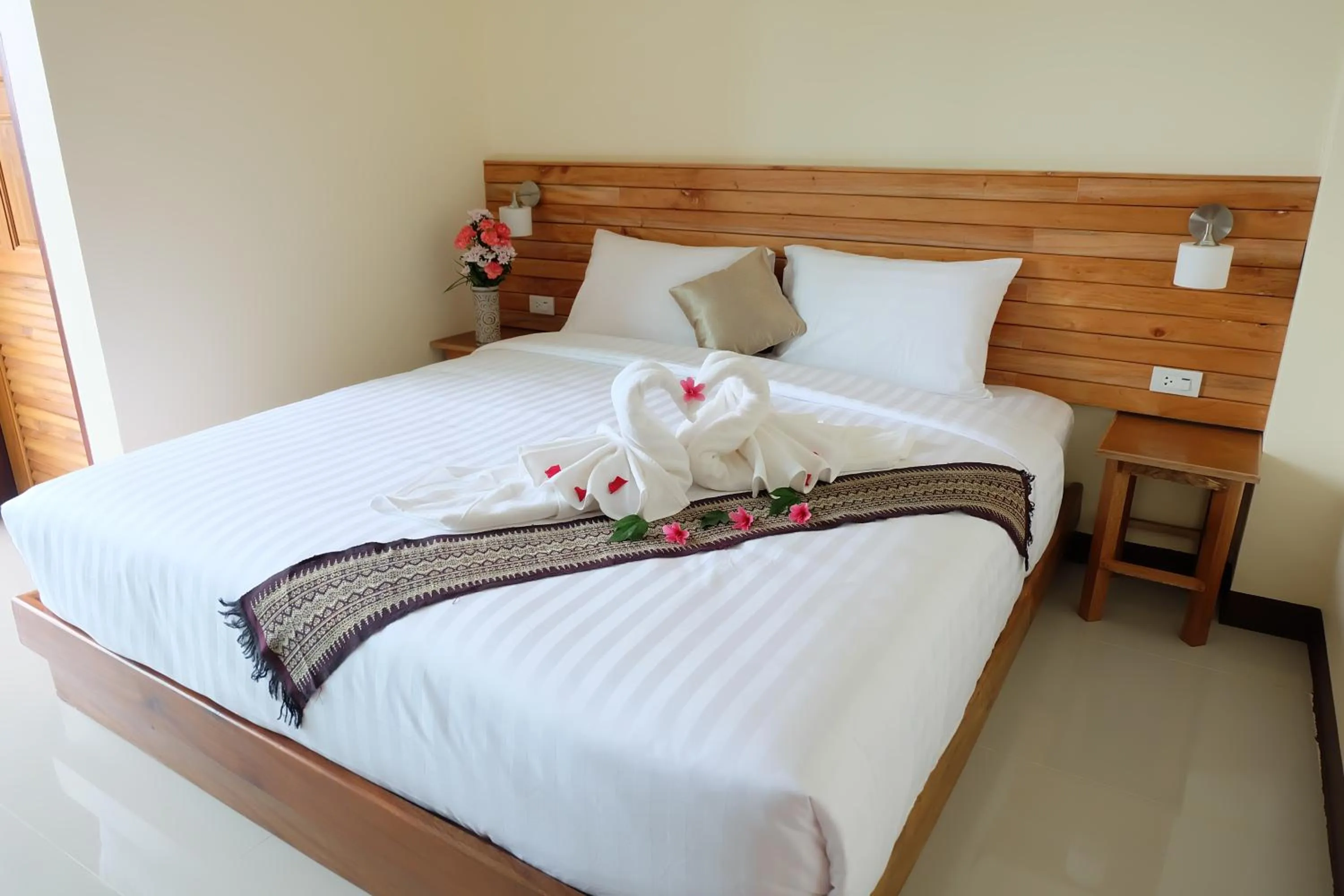 Balcony/Terrace, Bed in Chatin Guesthouse