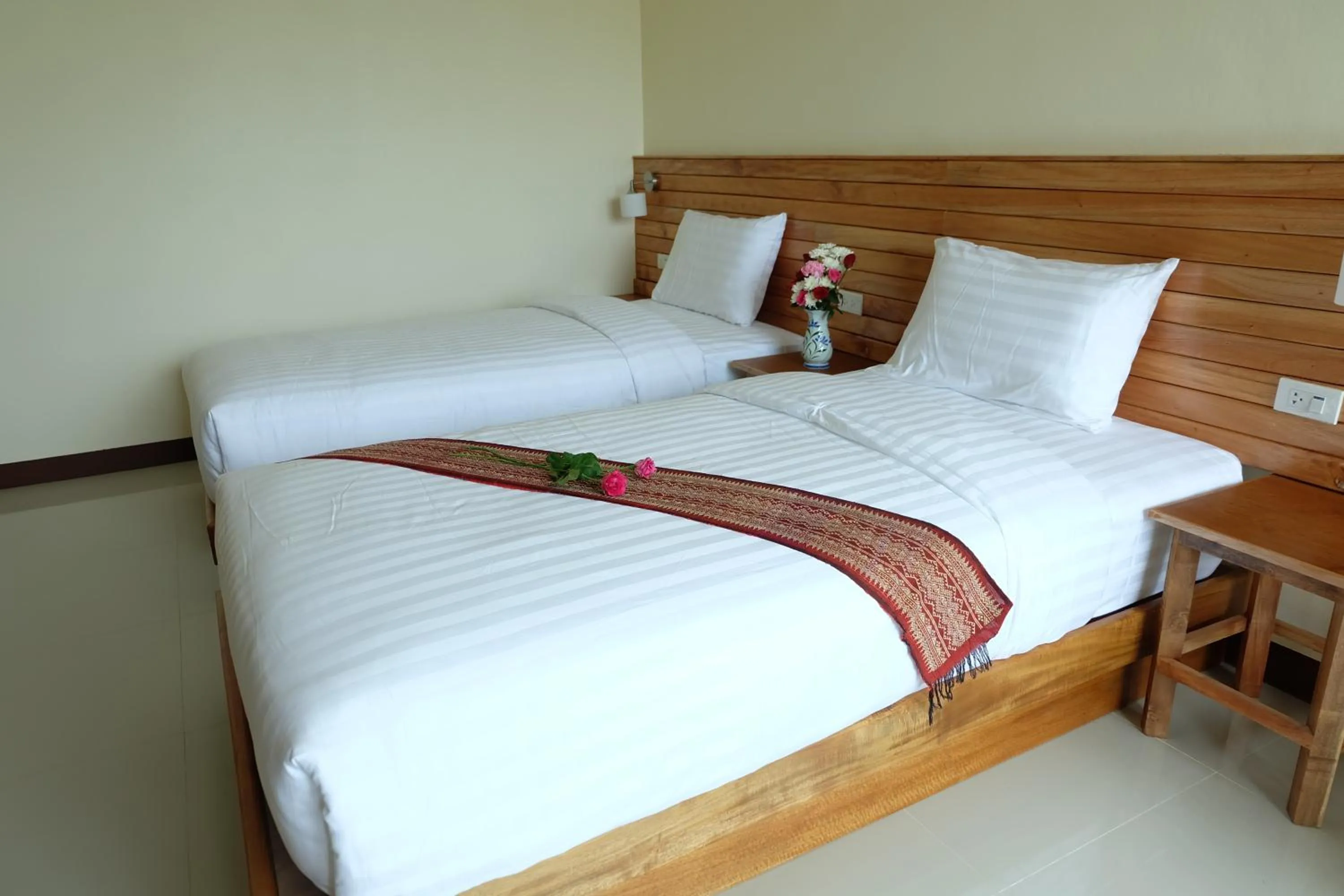 Photo of the whole room, Bed in Chatin Guesthouse