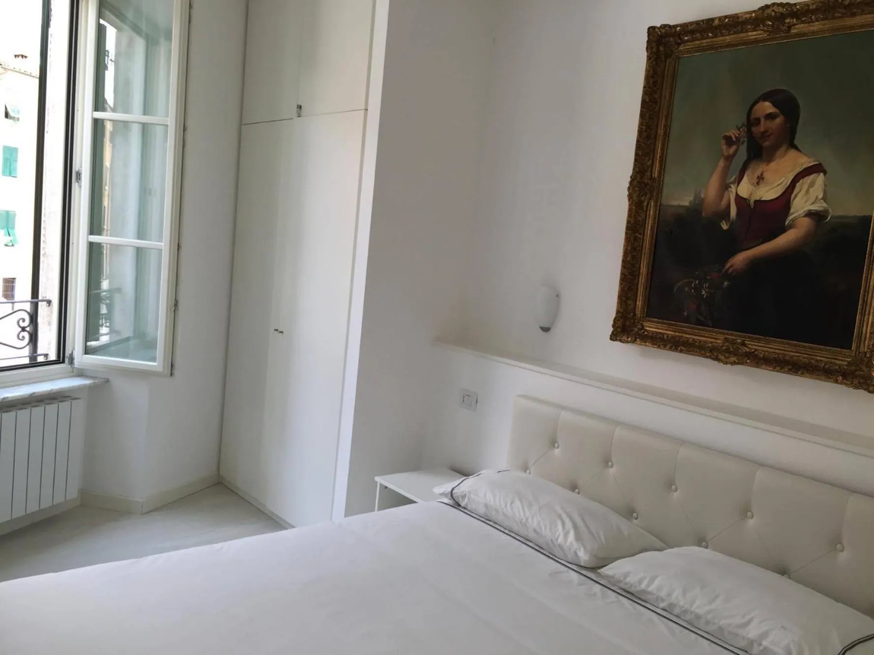 Decorative detail, Bed in Alberica10