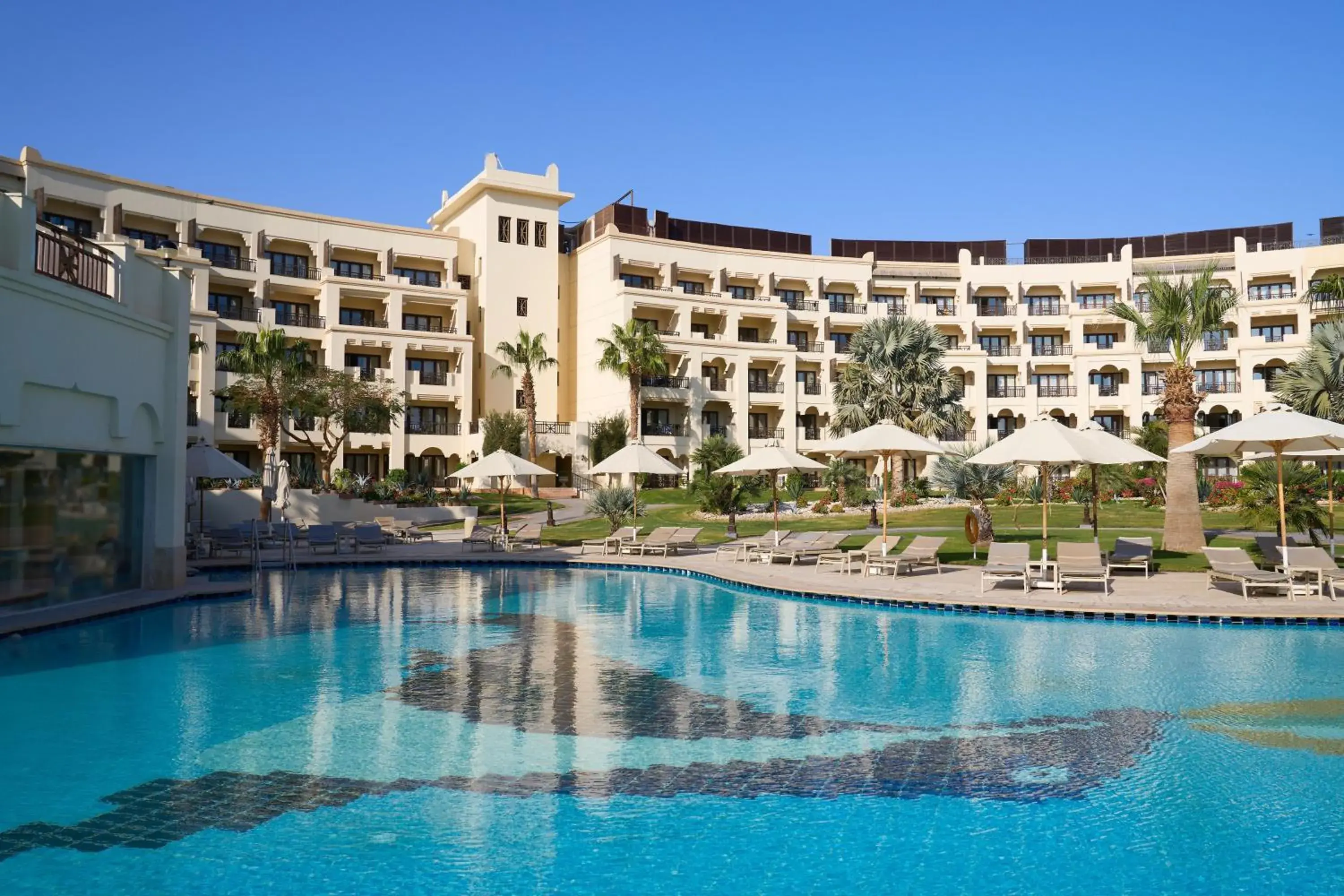 Swimming pool in Steigenberger Aldau Beach Hotel Swimming pool in Steigenberger Aldau Beach Hotel