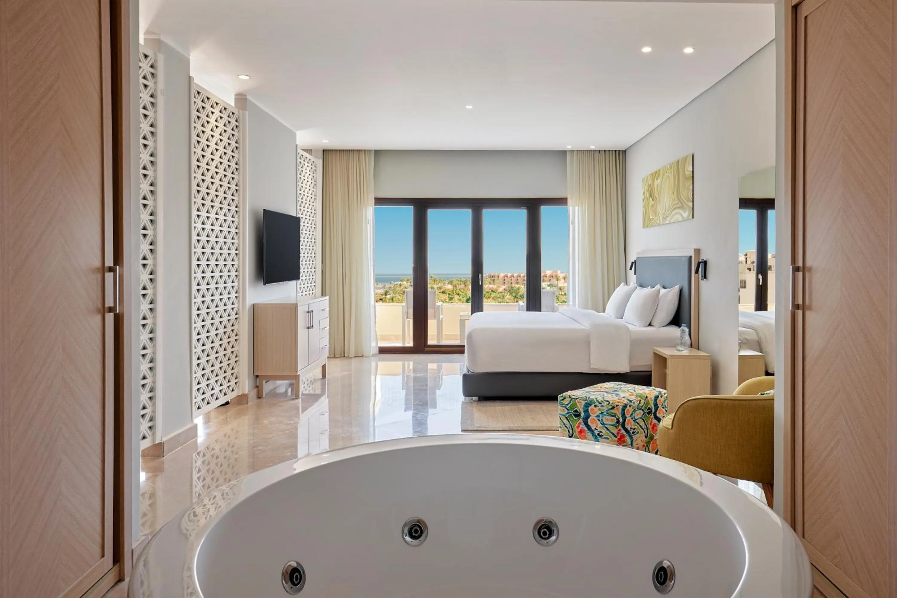 TV and multimedia, Bed in Steigenberger Aldau Beach Hotel