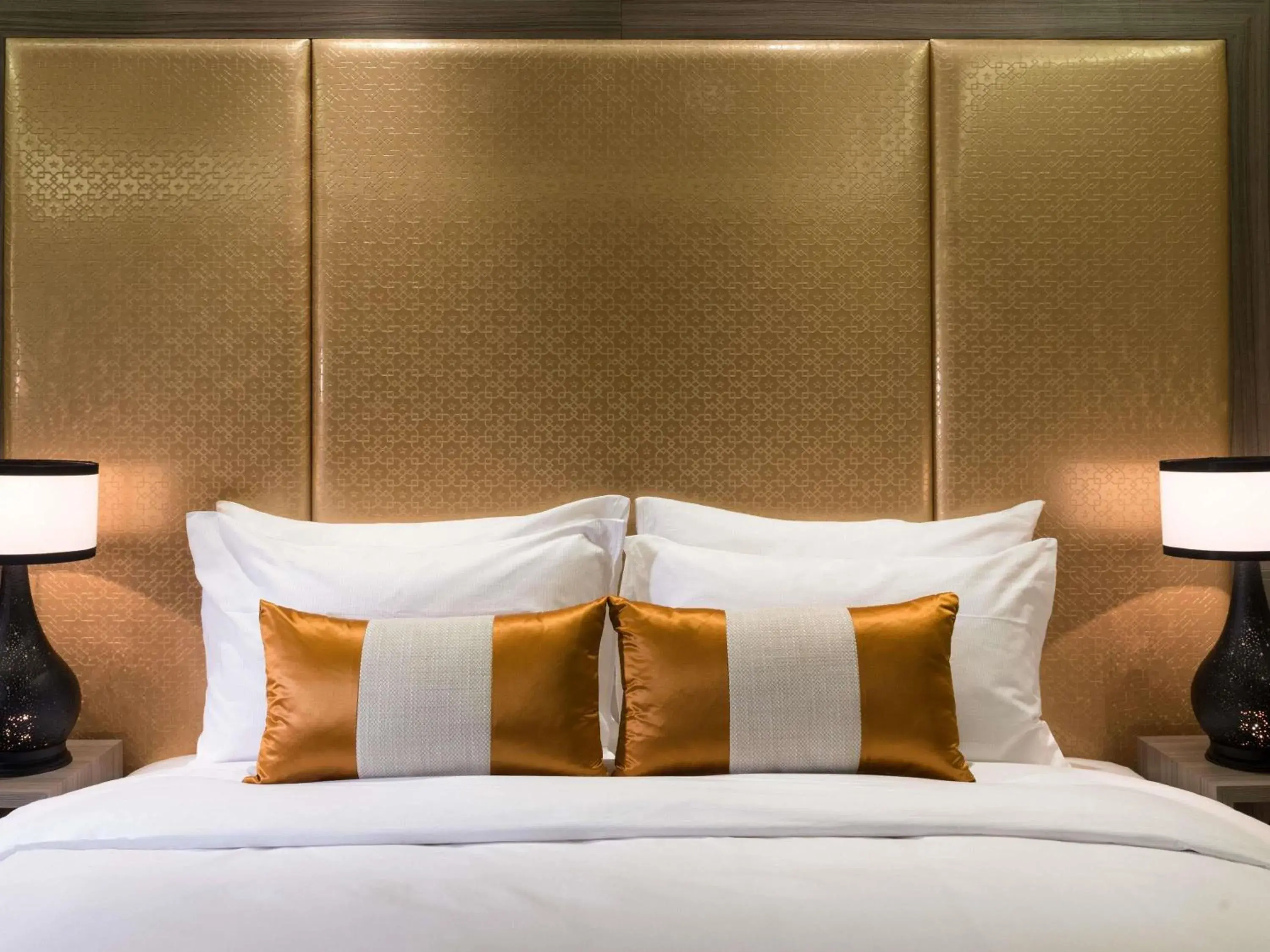 Bedroom, Bed in Mövenpick Hotel Mansour Eddahbi Marrakech Bedroom, Bed in Mövenpick Hotel Mansour Eddahbi Marrakech