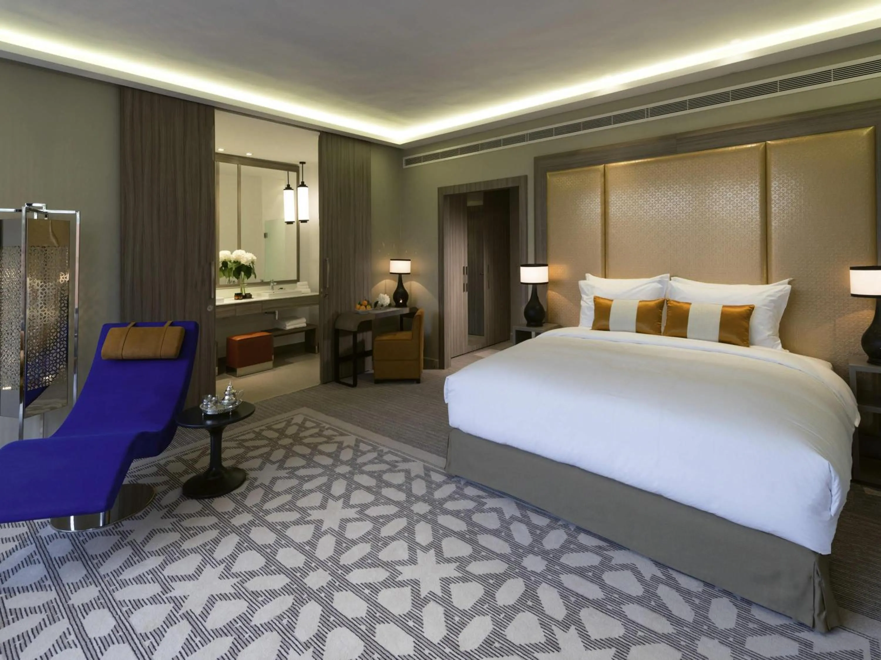 Bedroom, Bed in Mövenpick Hotel Mansour Eddahbi Marrakech