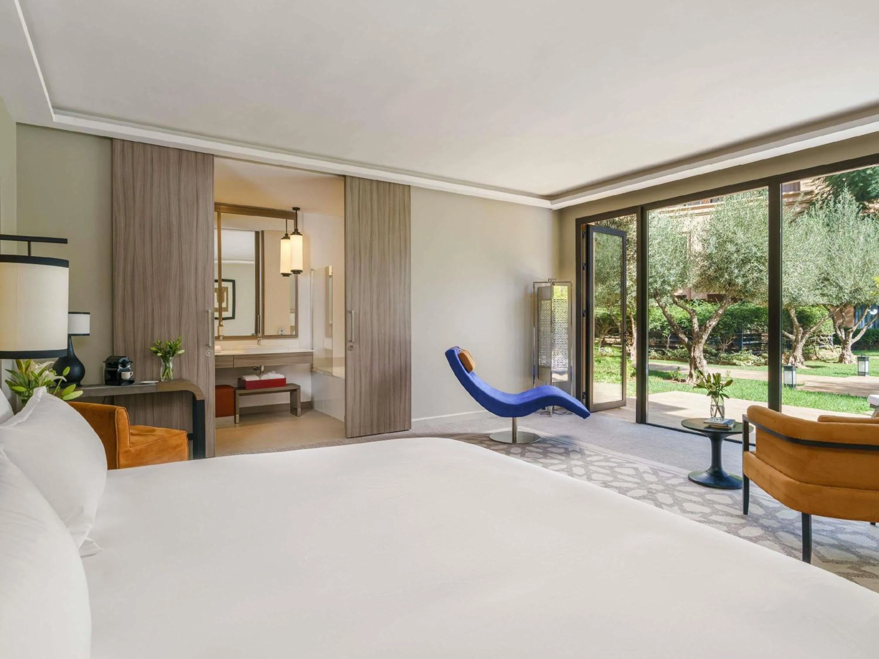 Bedroom, Bed in Mövenpick Hotel Mansour Eddahbi Marrakech