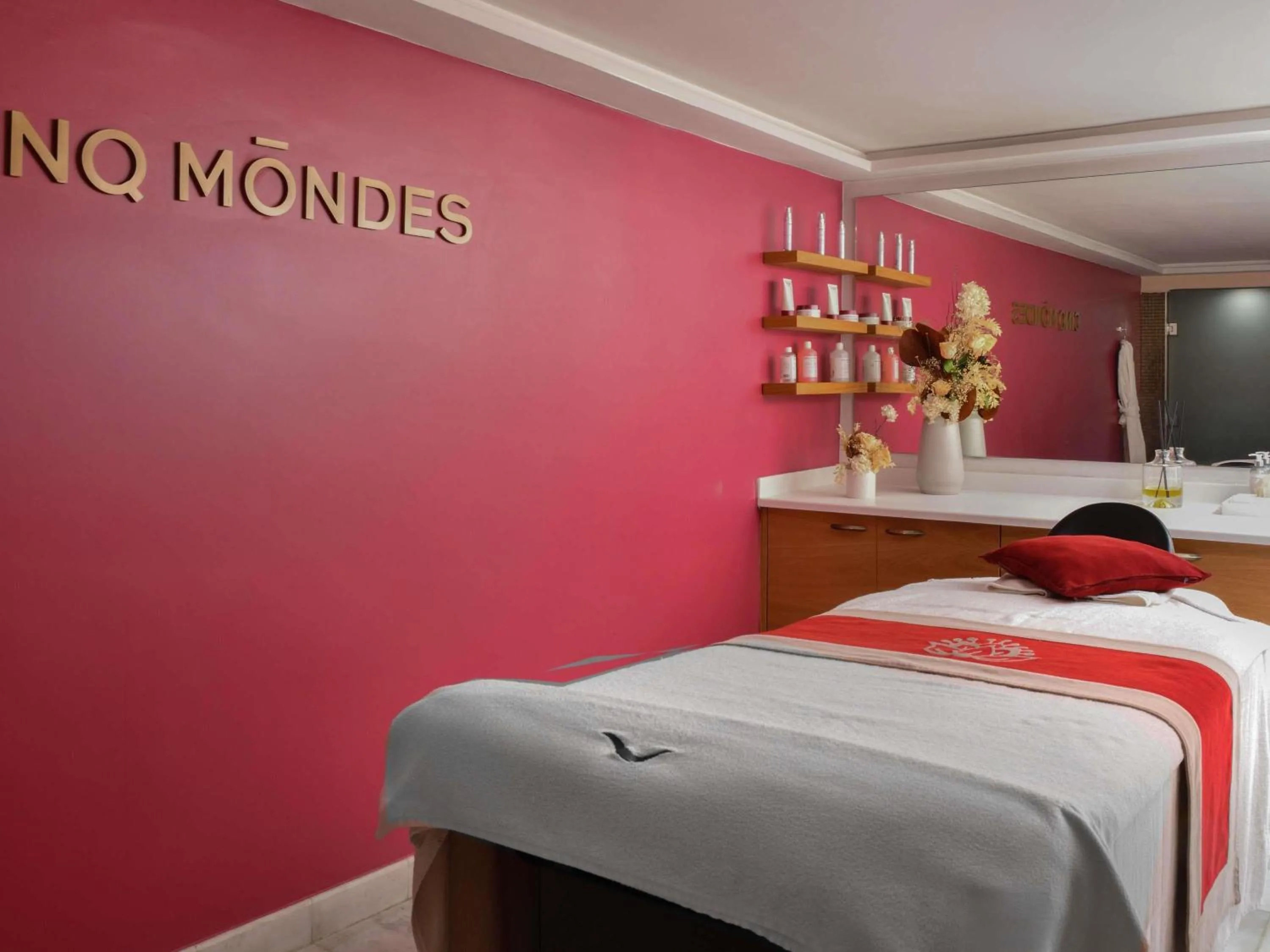 Spa and wellness centre/facilities, Bed in Mövenpick Hotel Mansour Eddahbi Marrakech