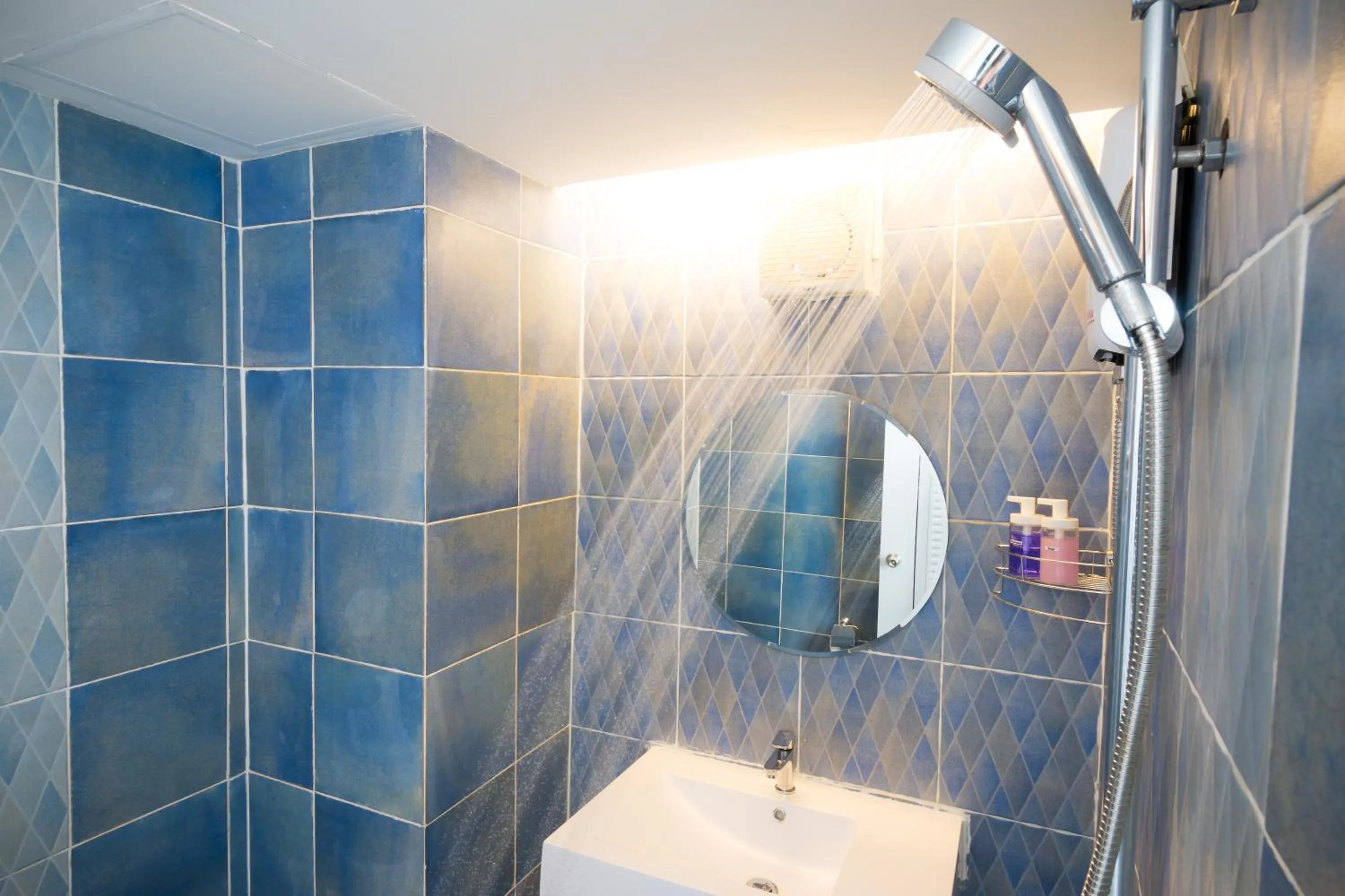 Shower in THE HABITAT Koh Chang - VJ Island View