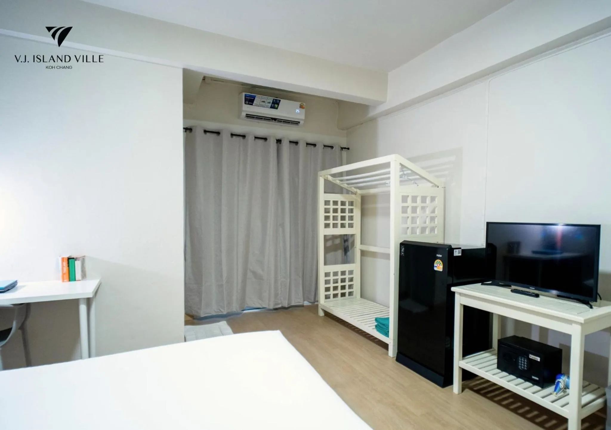 TV and multimedia, Bed in THE HABITAT Koh Chang - VJ Island View