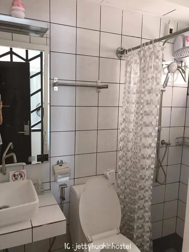 Shower in Jetty Huahin Hostel