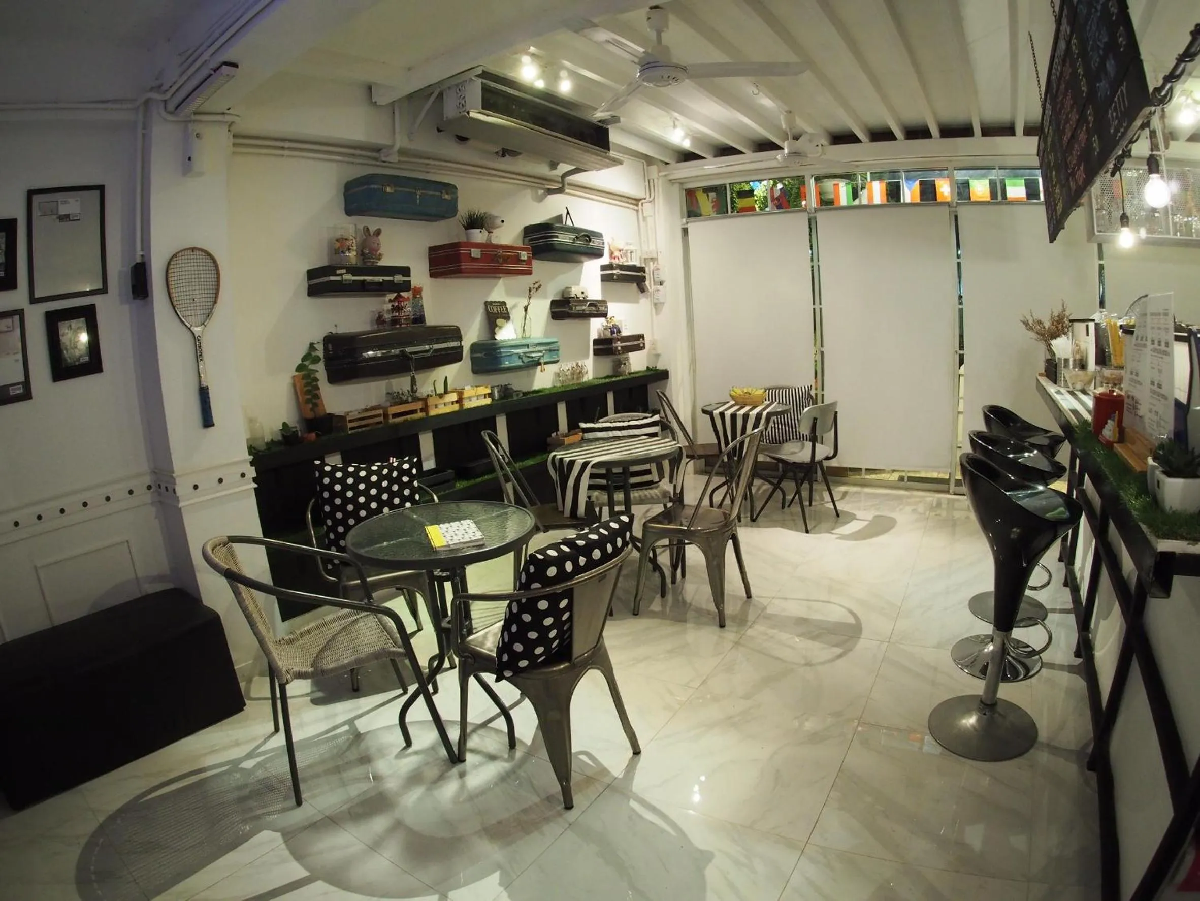 Communal lounge/ TV room in Jetty Huahin Hostel