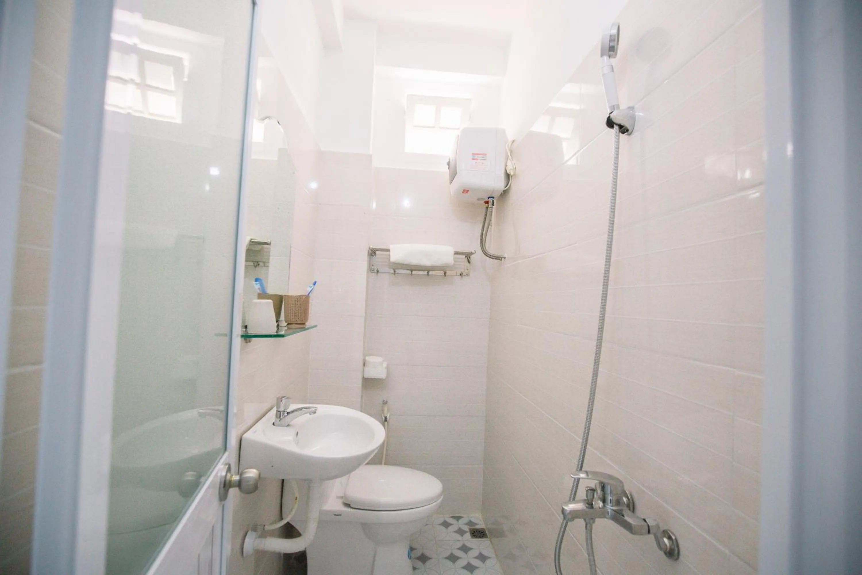 Bathroom in Lum Dong Tien Hotel