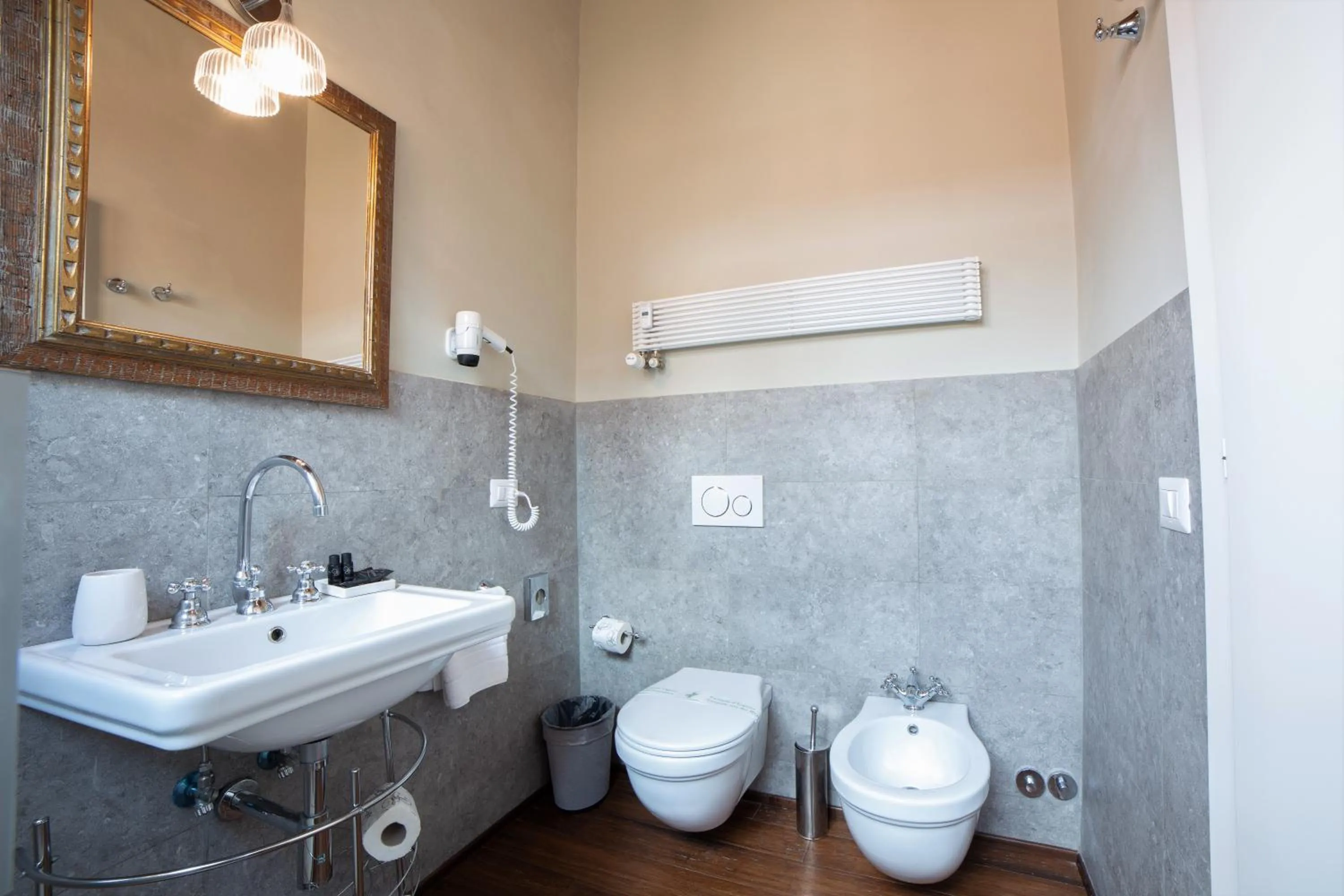 Toilet in Parione Uno