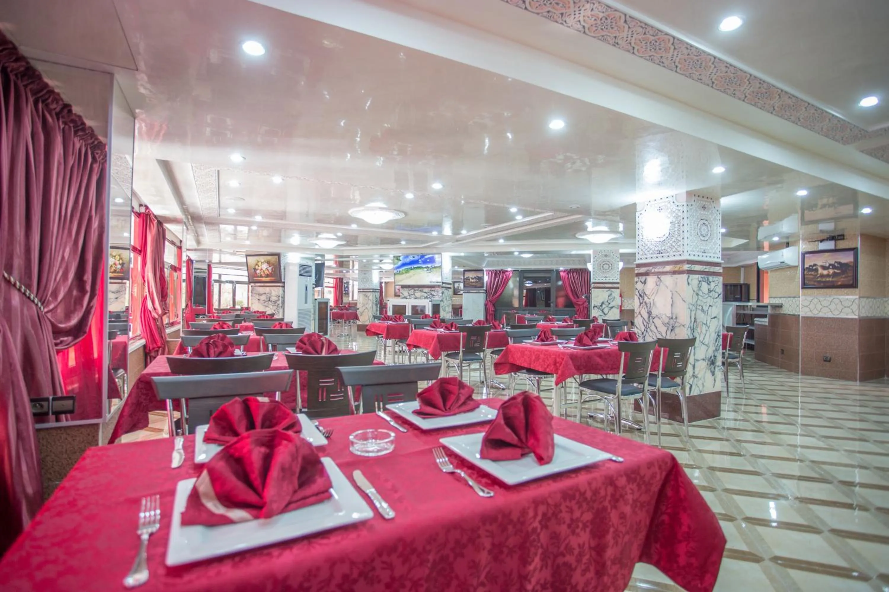 Dining area in Appart Hotel Les Ambassadeurs