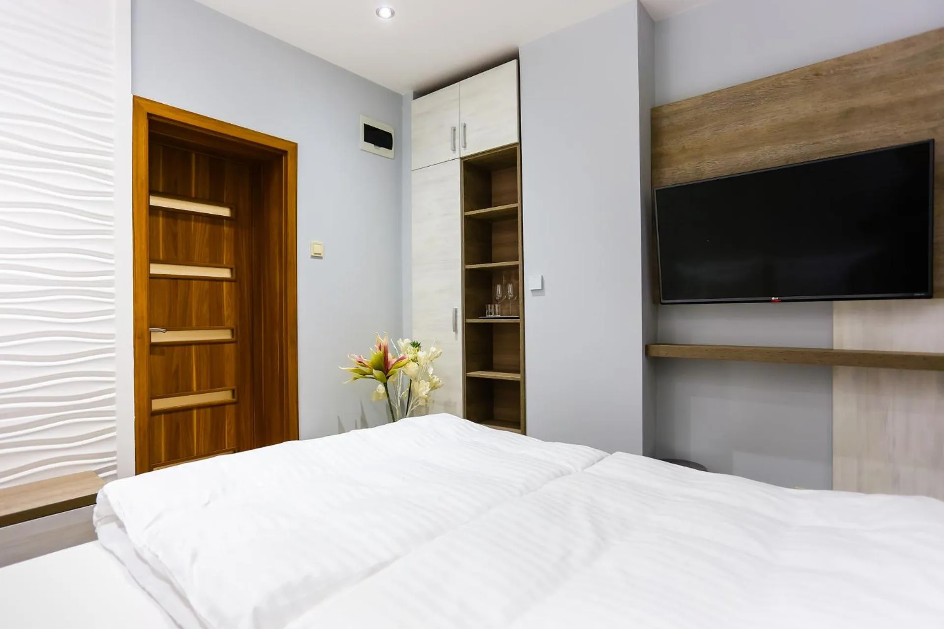 Bed in Madison Village