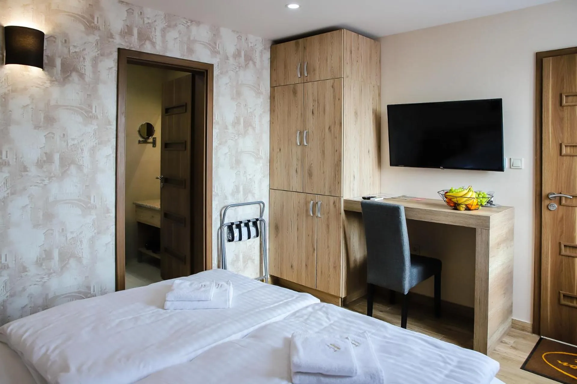 Bed in Madison Village