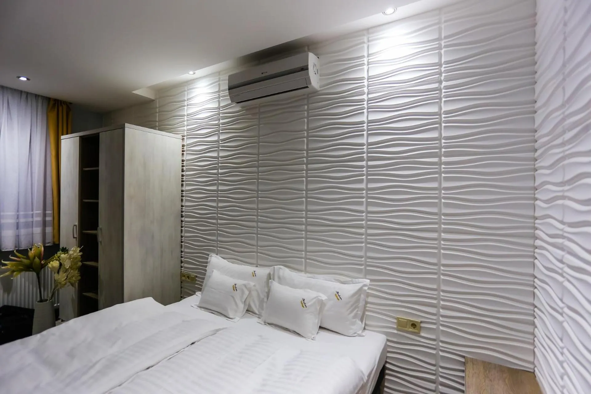 Bed in Madison Village