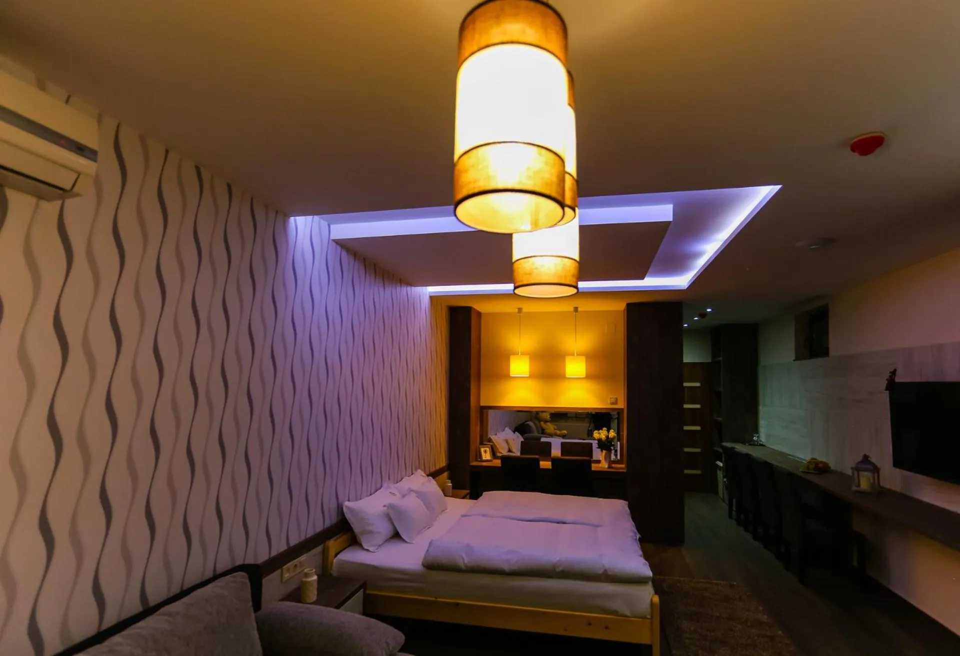 Bed in Madison Village