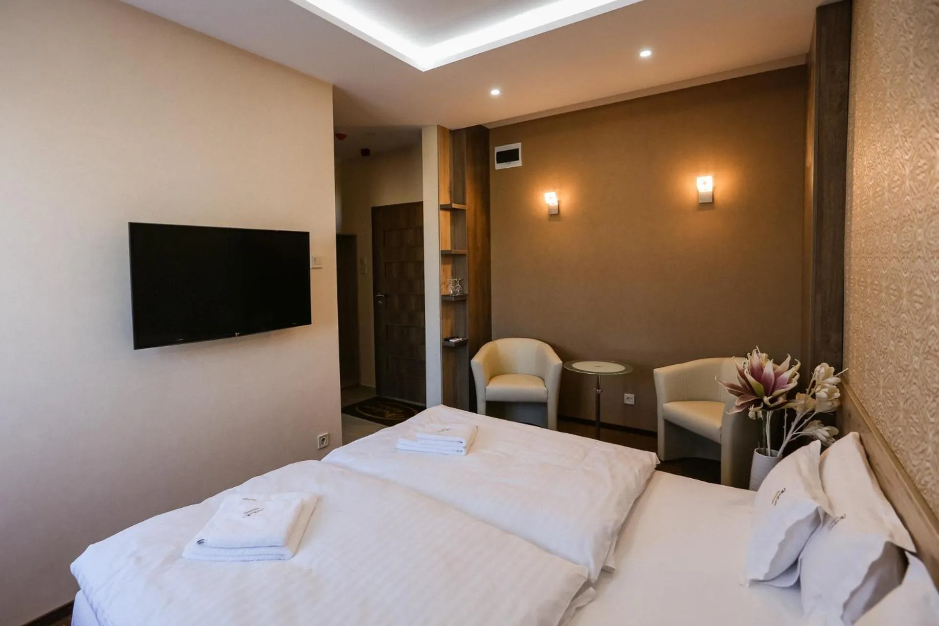 Bed in Madison Village