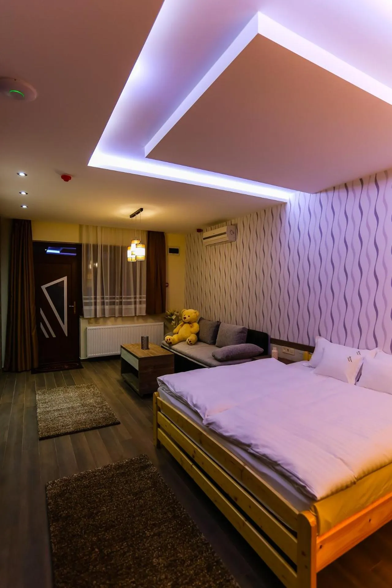 Bed in Madison Village