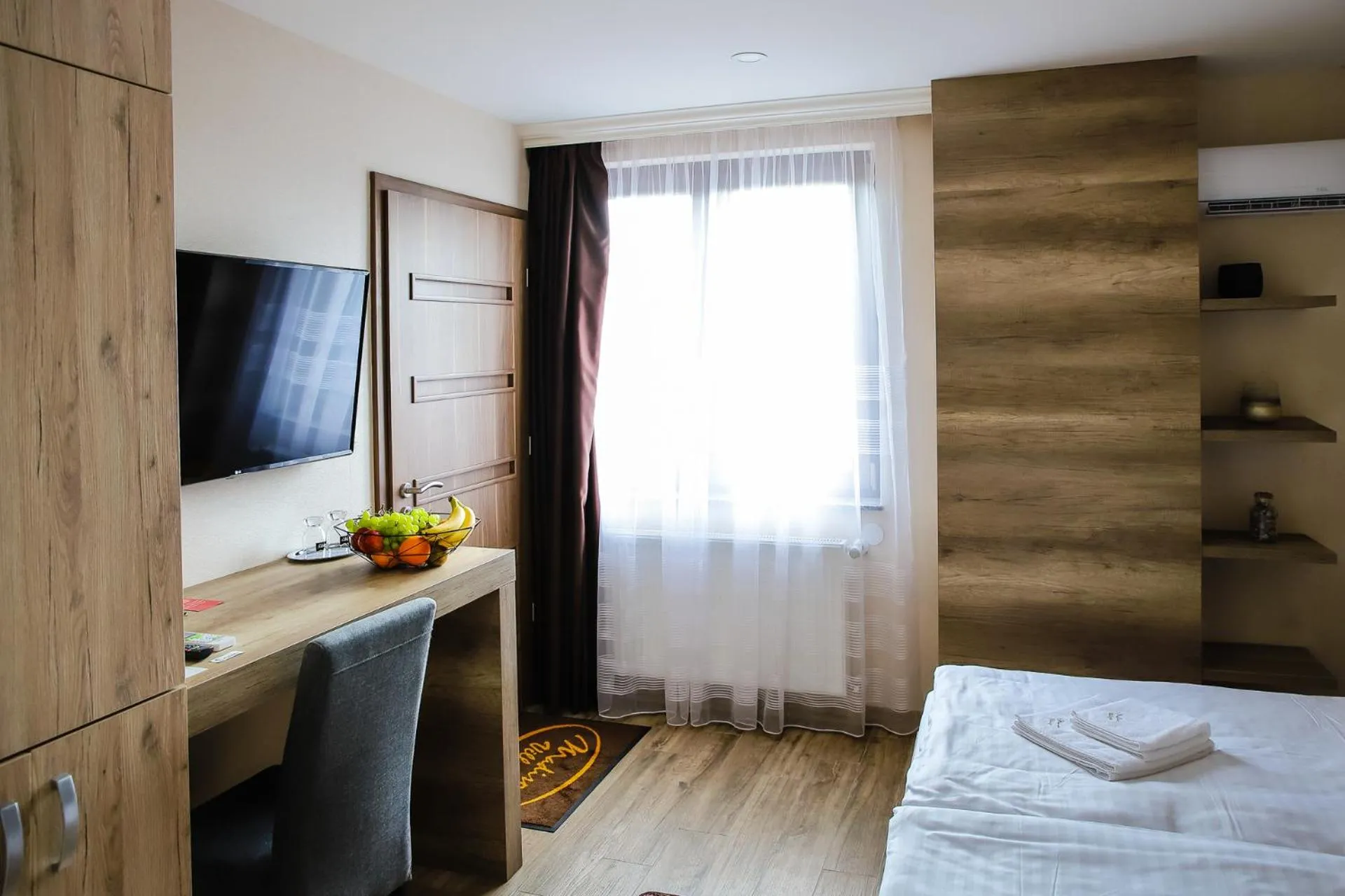 Bed in Madison Village