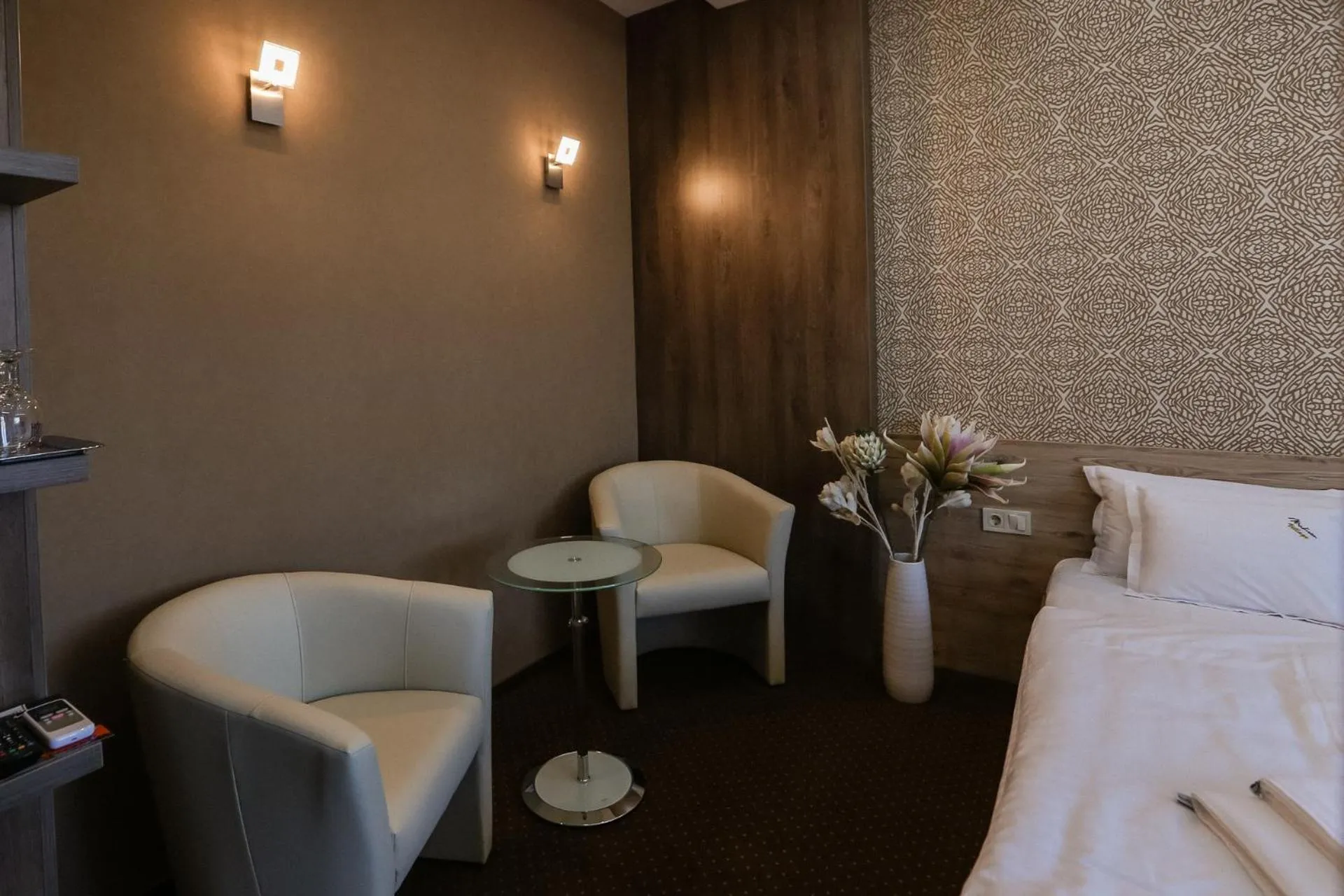 Bed in Madison Village