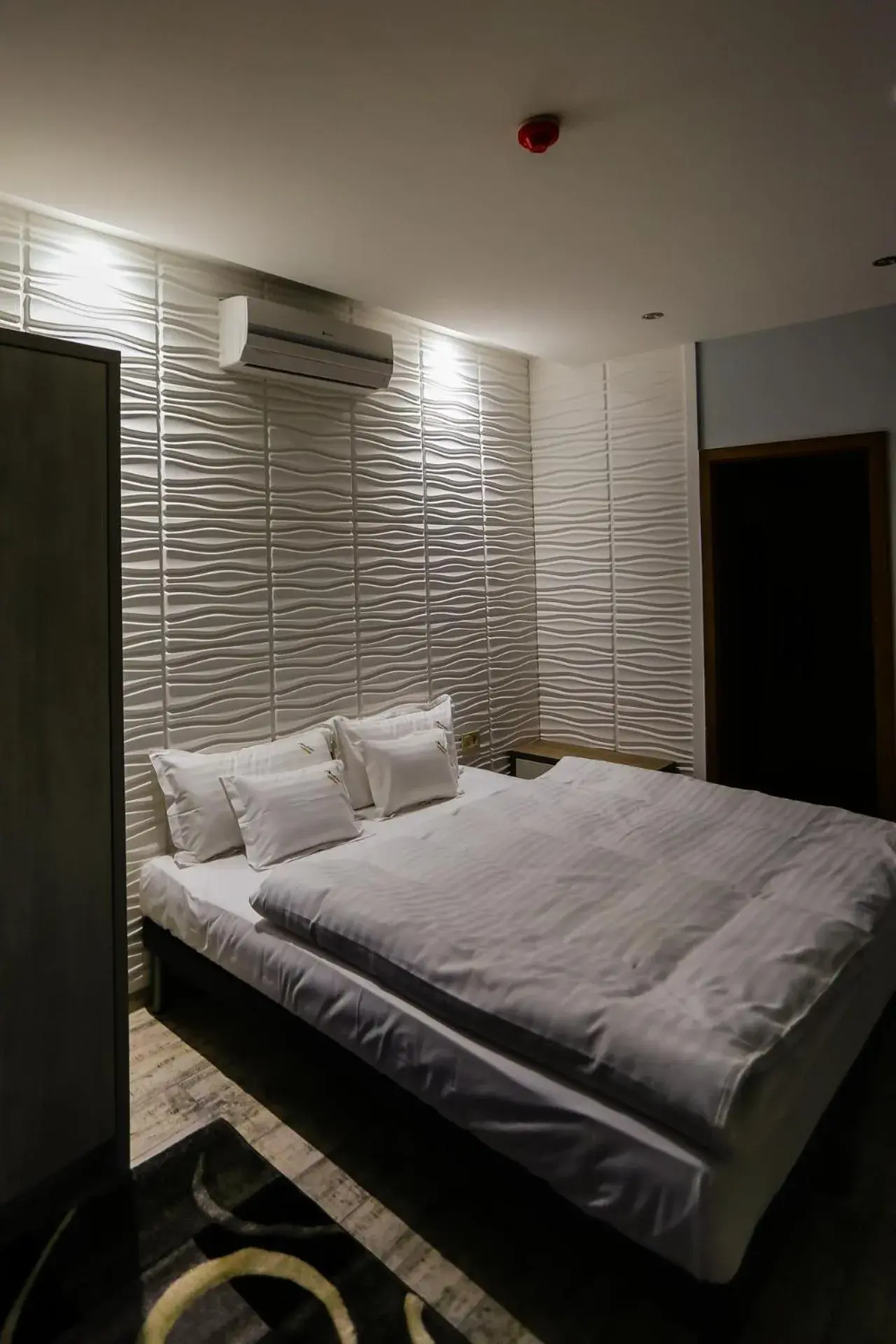 Deluxe Double Room - single occupancy in Madison Village Deluxe Double Room - single occupancy in Madison Village