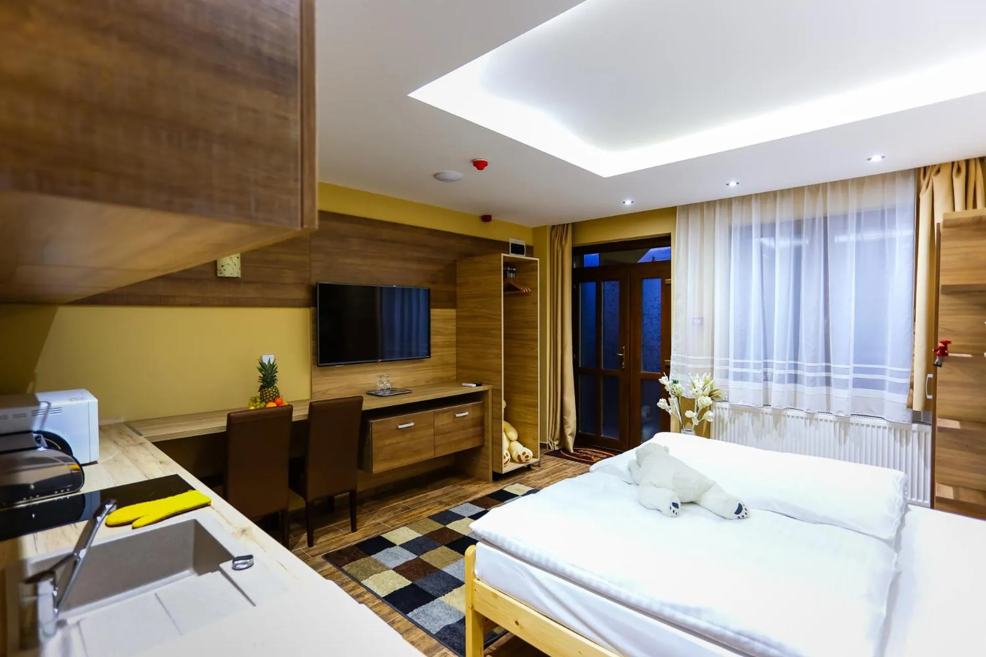 Bed in Madison Village