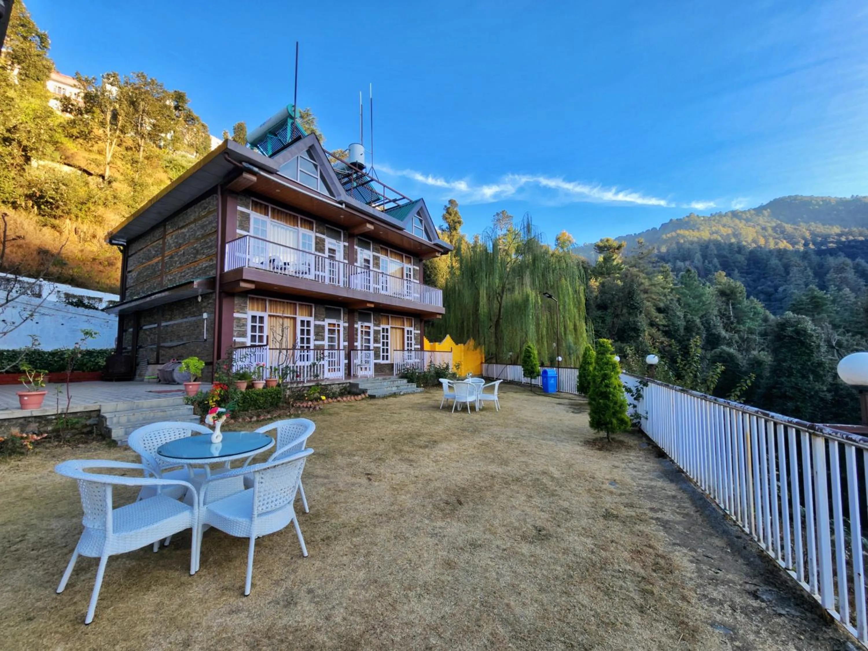 KAMNA HILL RESORT a Boutique cottages