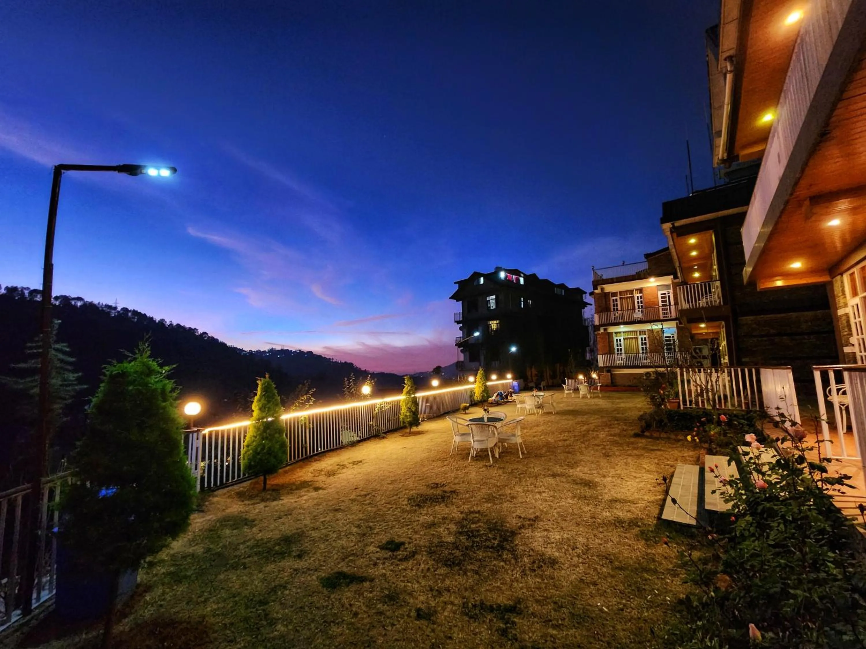 KAMNA HILL RESORT a Boutique cottages