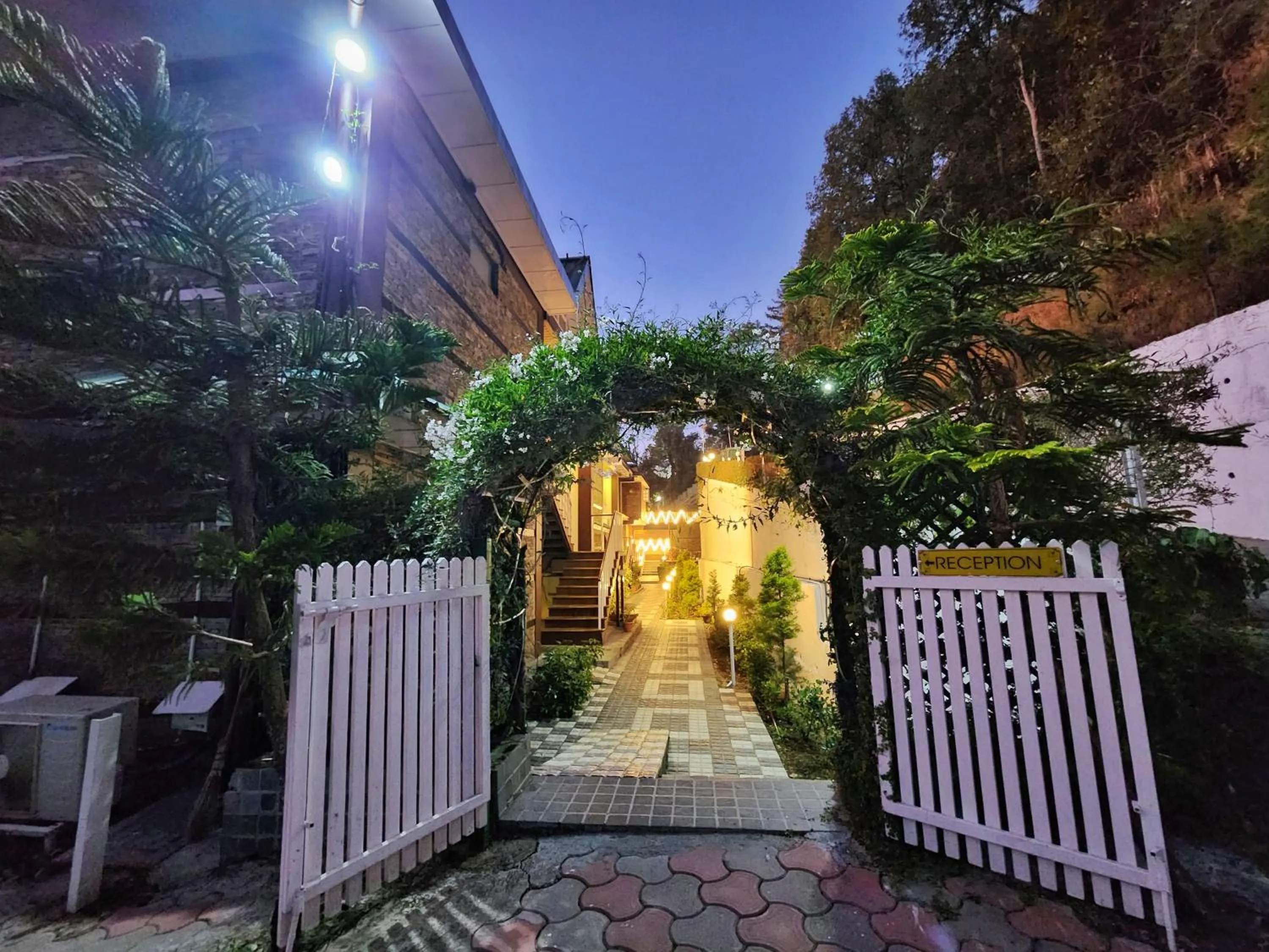 KAMNA HILL RESORT a Boutique cottages