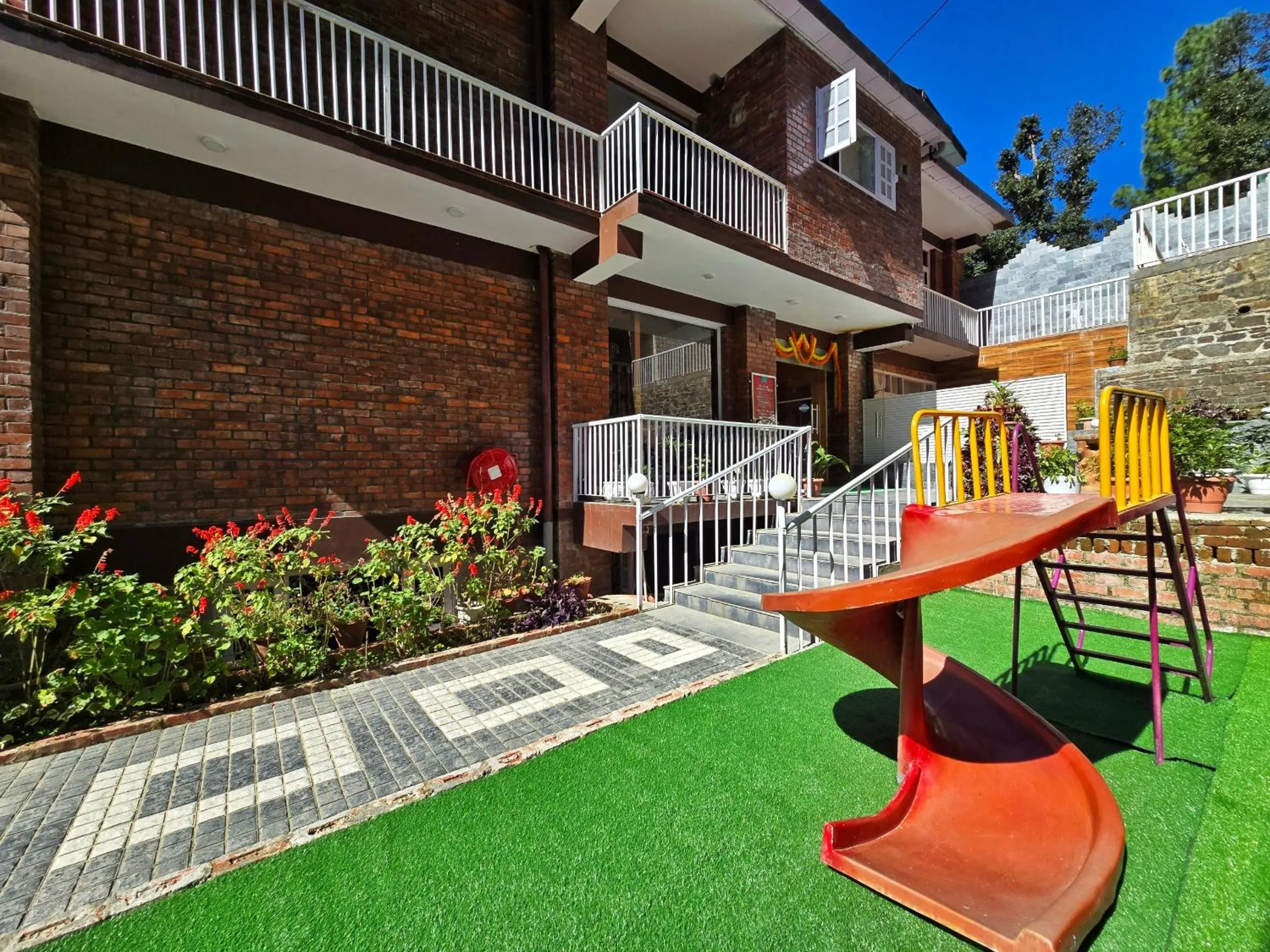 KAMNA HILL RESORT a Boutique cottages