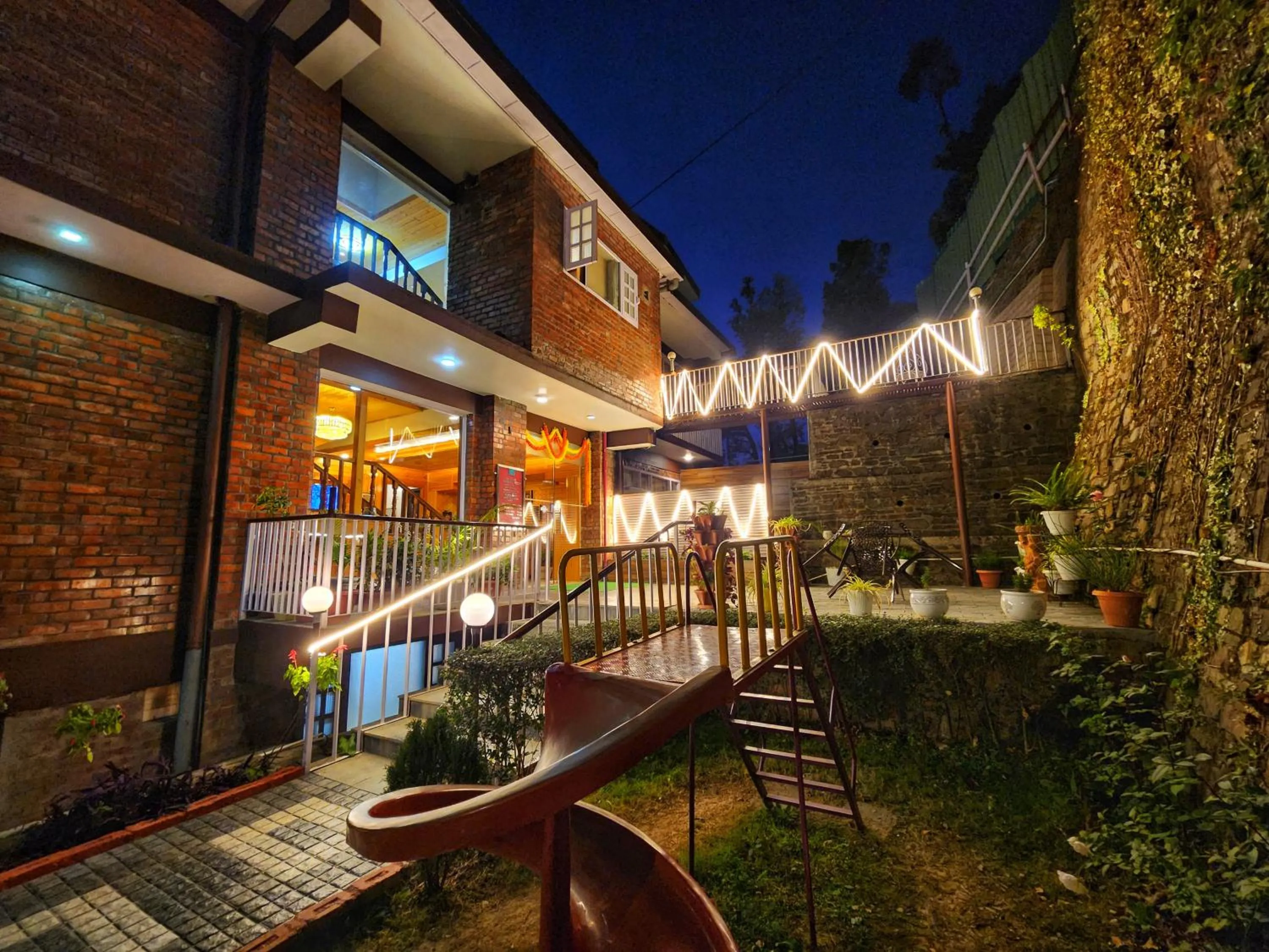 KAMNA HILL RESORT a Boutique cottages