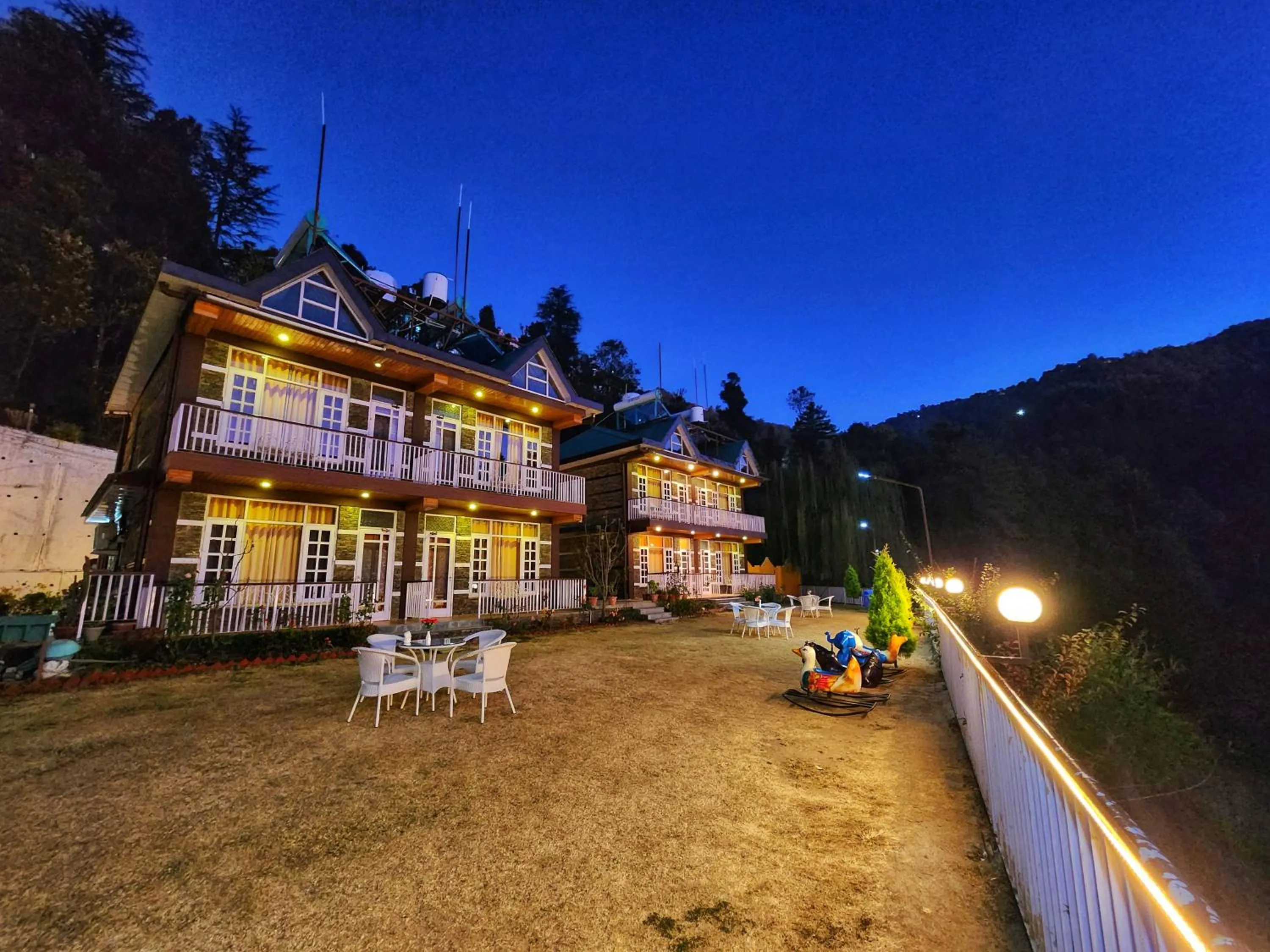 KAMNA HILL RESORT a Boutique cottages