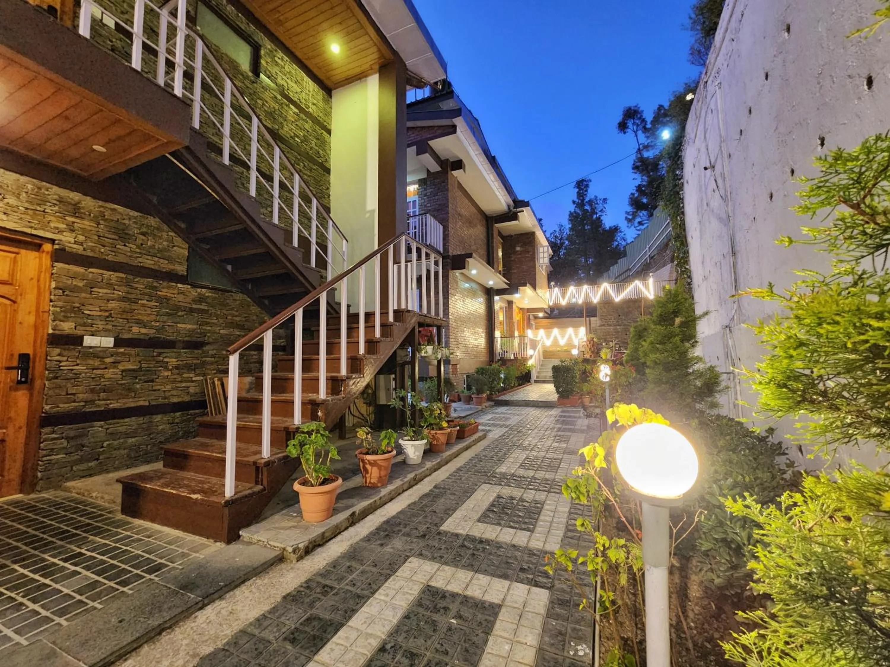 KAMNA HILL RESORT a Boutique cottages