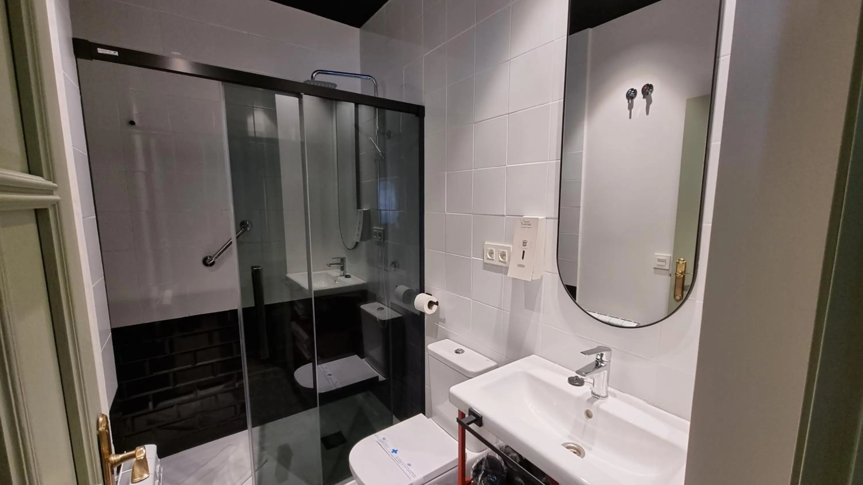Bathroom in Apartamentos LCR Boutique, LCR Suites y LCR Los Valles
