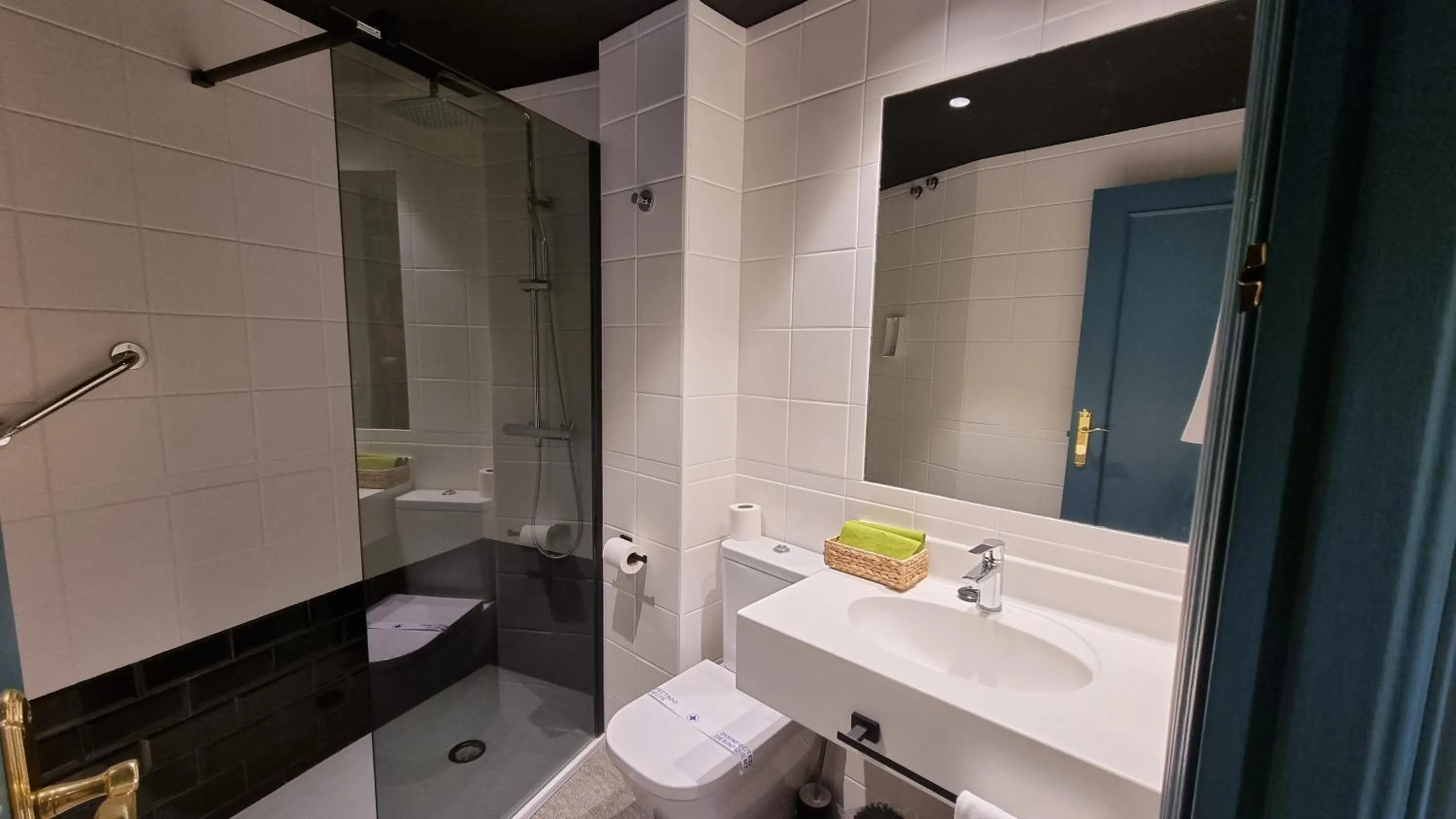 Bathroom in Apartamentos LCR Boutique, LCR Suites y LCR Los Valles
