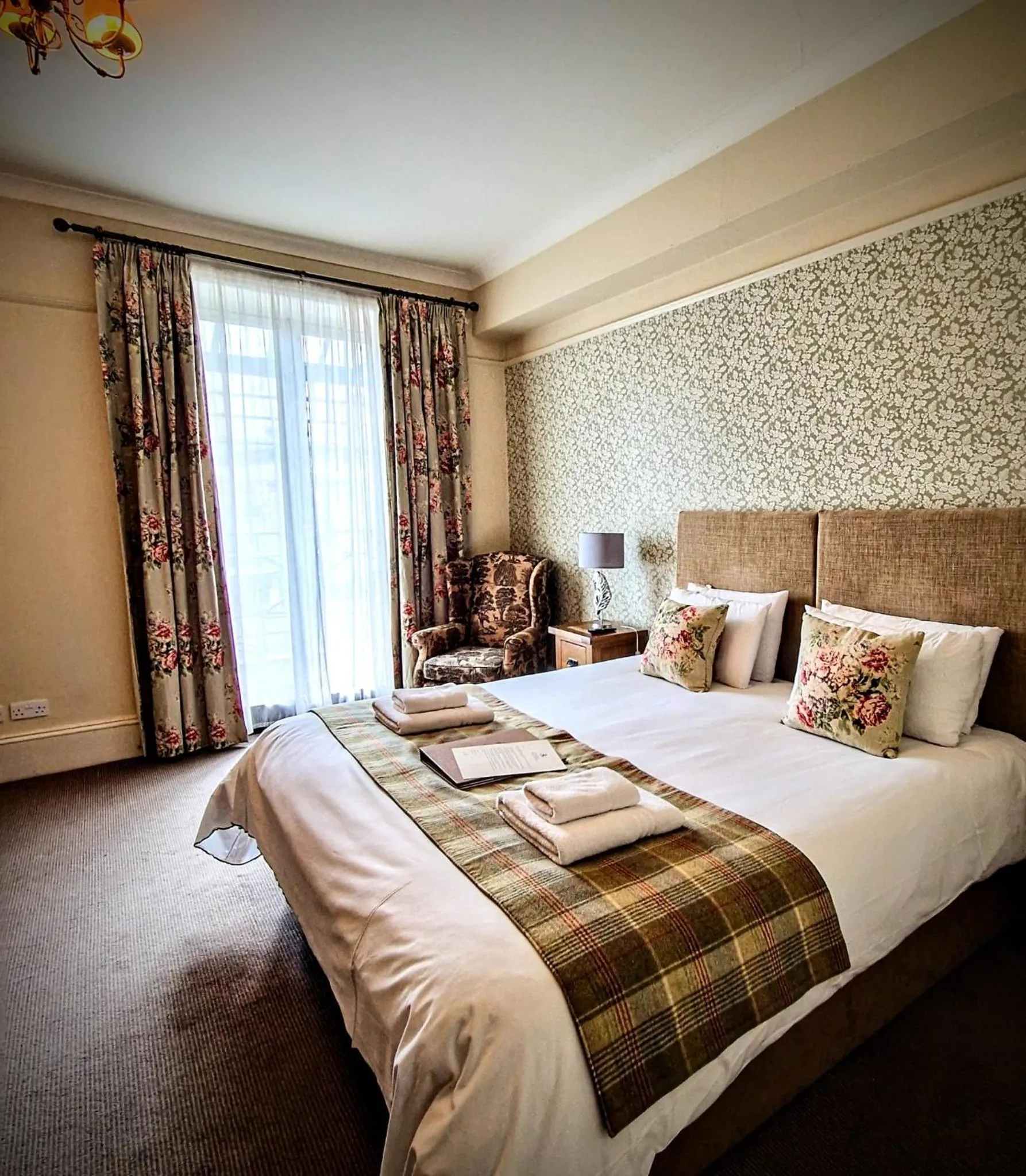 Balcony/Terrace, Bed in George Hotel & Granary