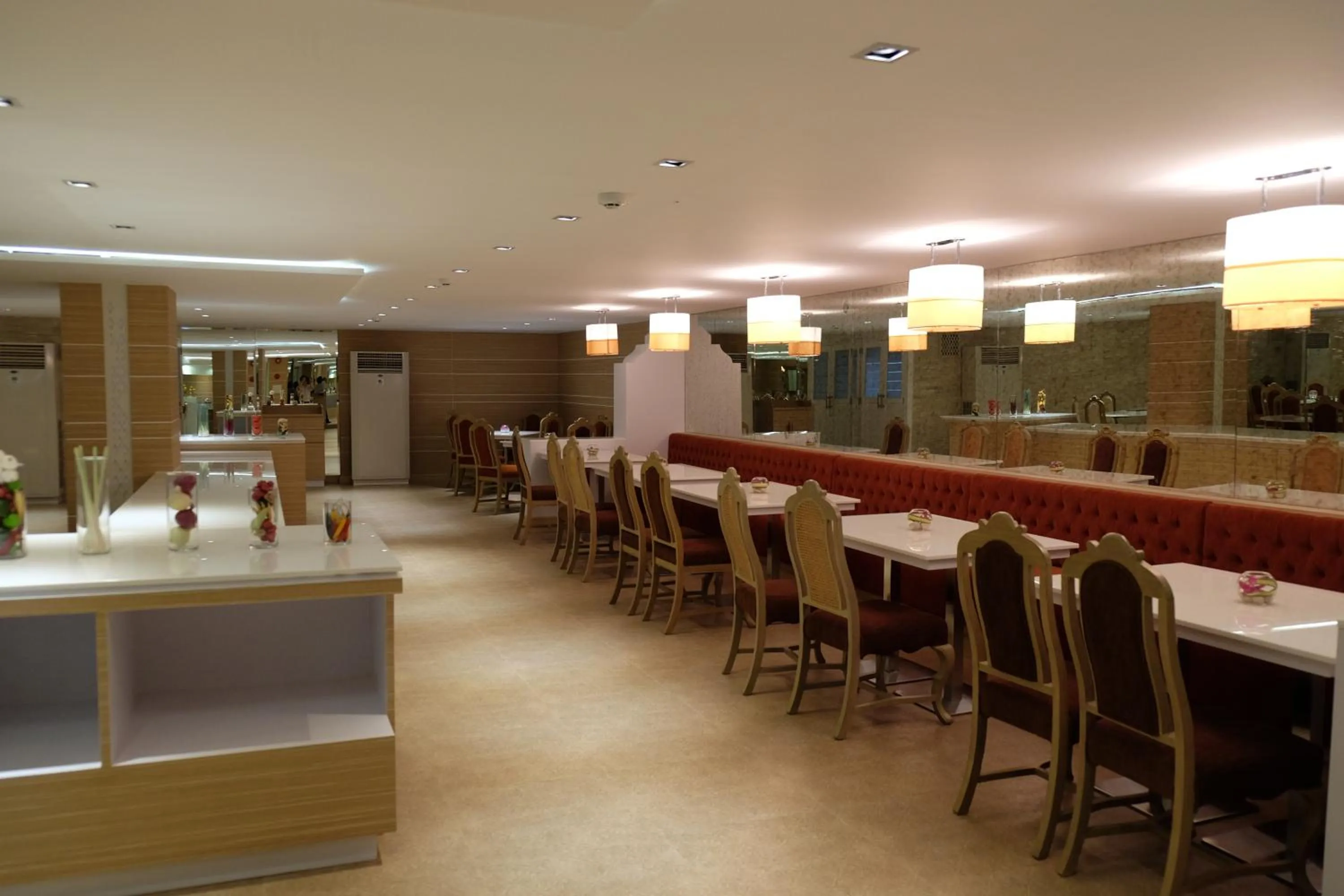 Restaurant/places to eat in Methavalai Residence Hotel