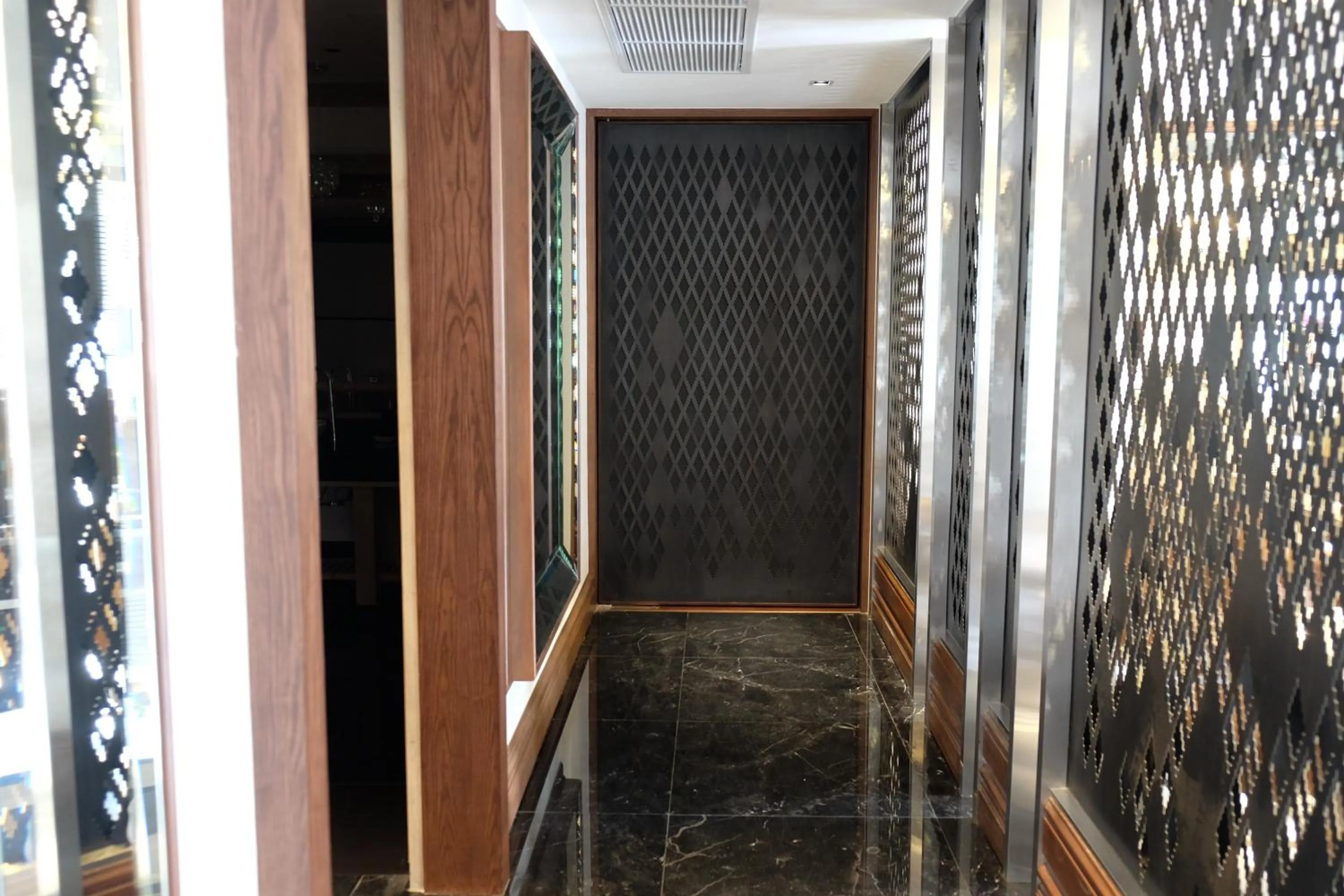 Decorative detail in Methavalai Residence Hotel