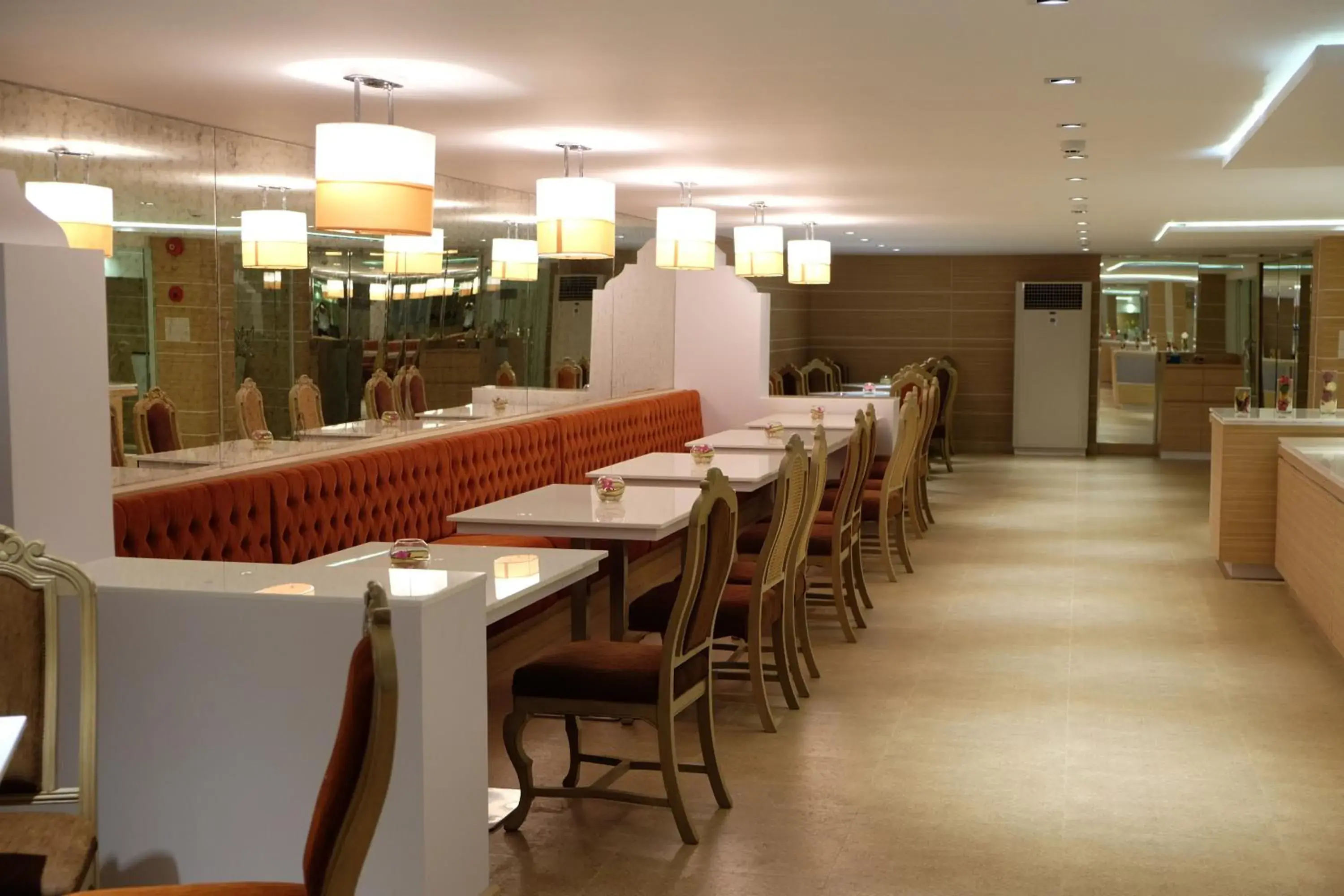 Restaurant/places to eat in Methavalai Residence Hotel Restaurant/places to eat in Methavalai Residence Hotel