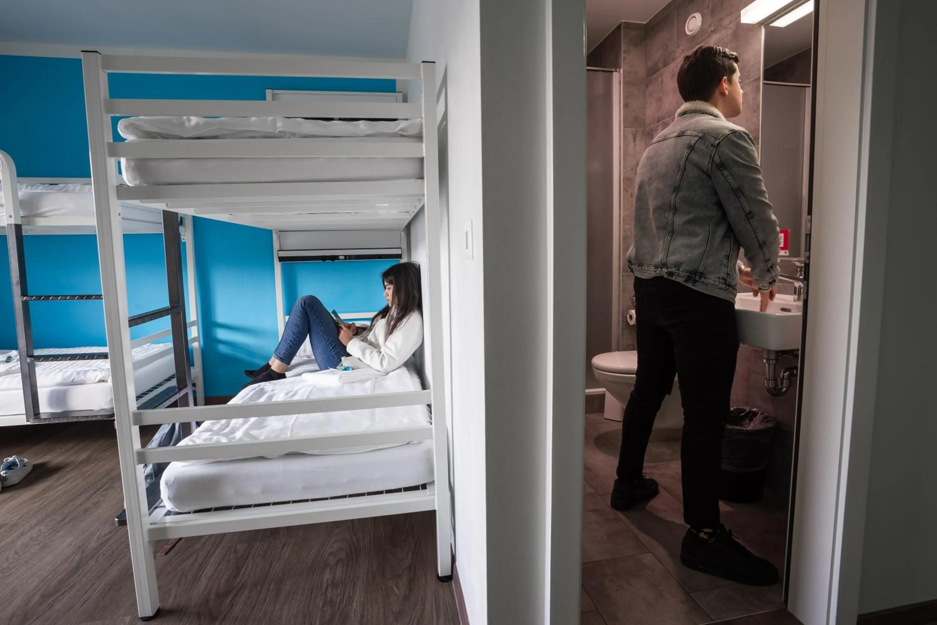 Bathroom, Bed in Nyon Hostel